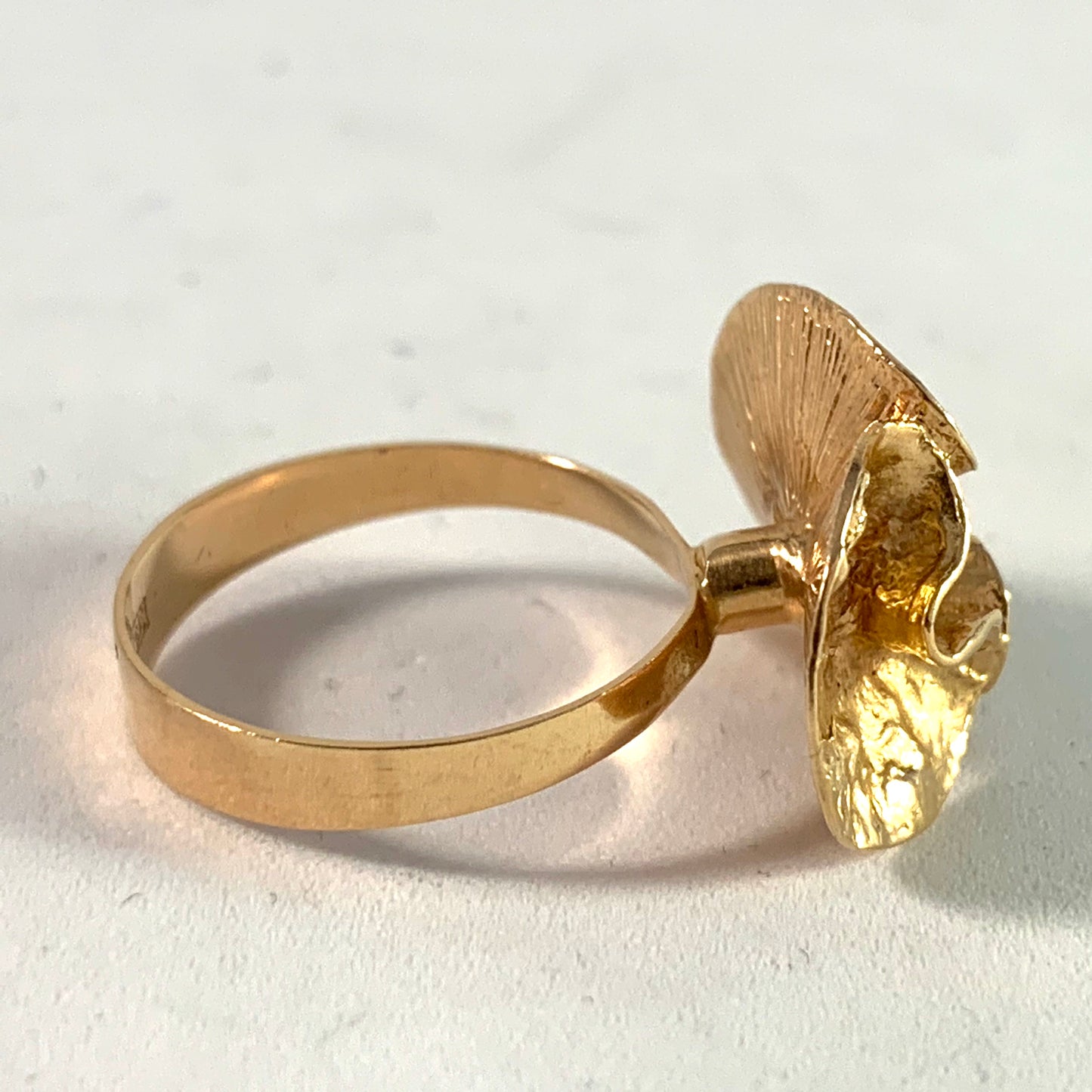 Theresia Hvorslev, Sweden 1976. 18k Gold Water Lily Ring.