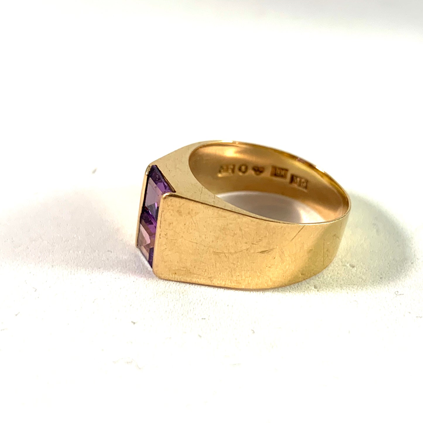 Johan Pettersson, Sweden 1962, 18k Gold Amethyst Ring.