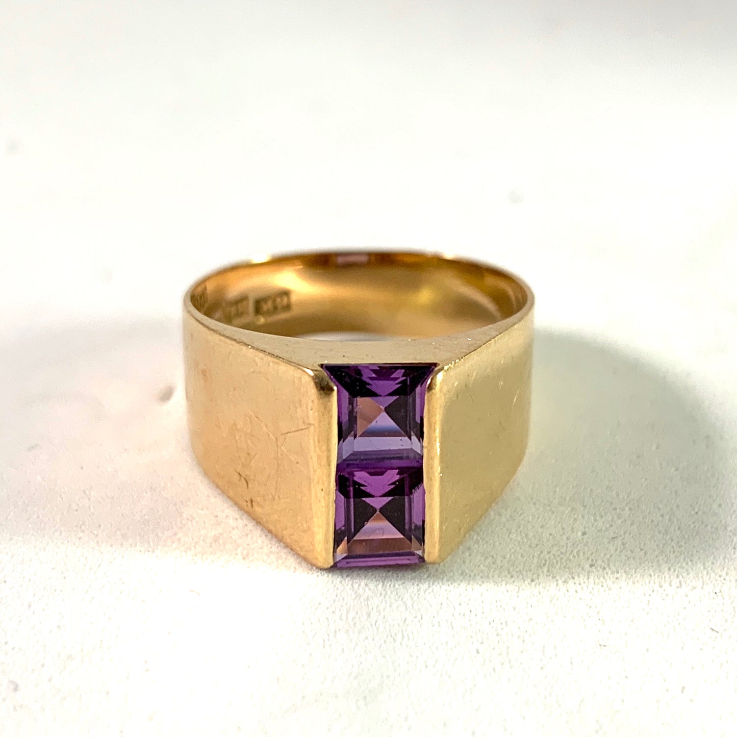 Johan Pettersson, Sweden 1962, 18k Gold Amethyst Ring.