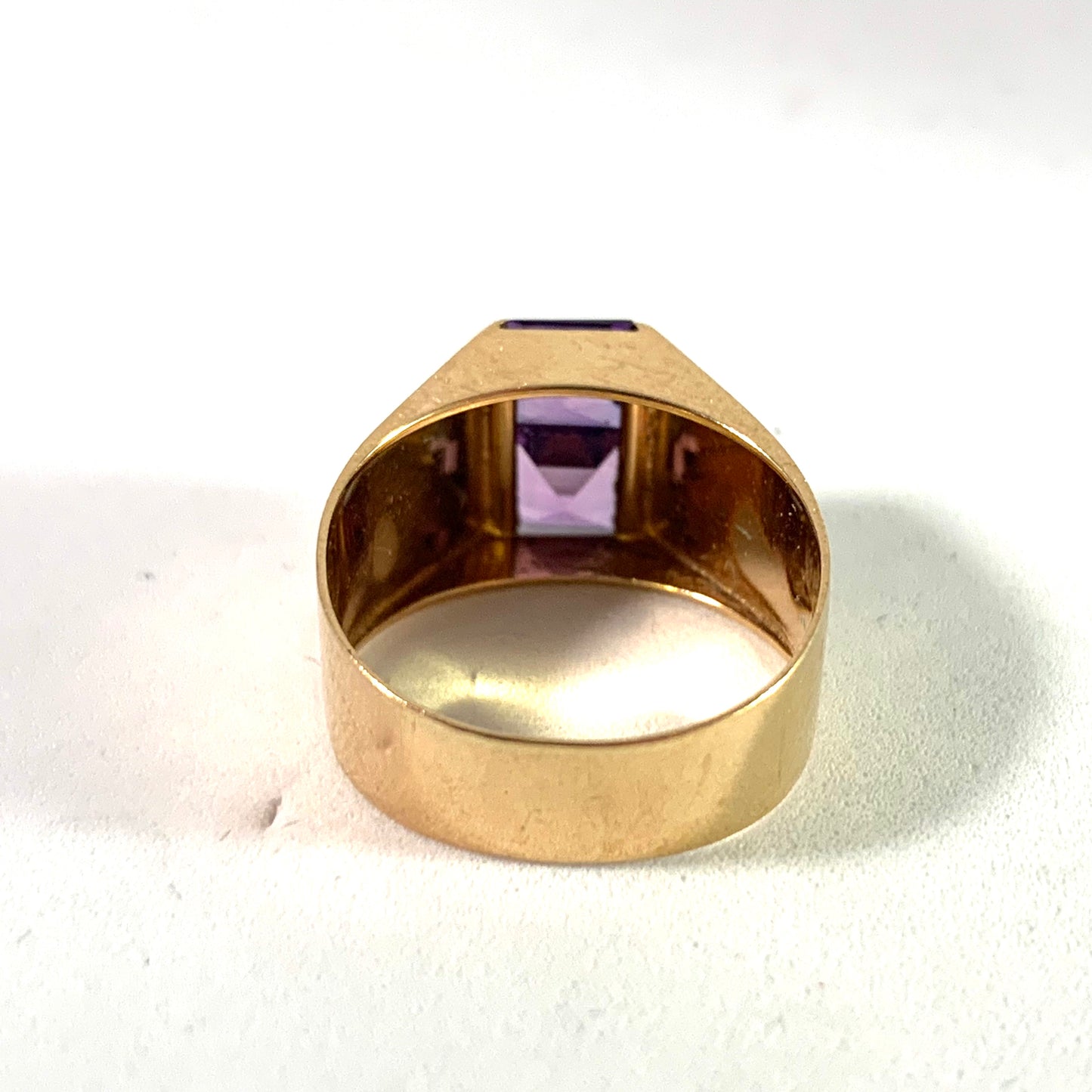 Johan Pettersson, Sweden 1962, 18k Gold Amethyst Ring.