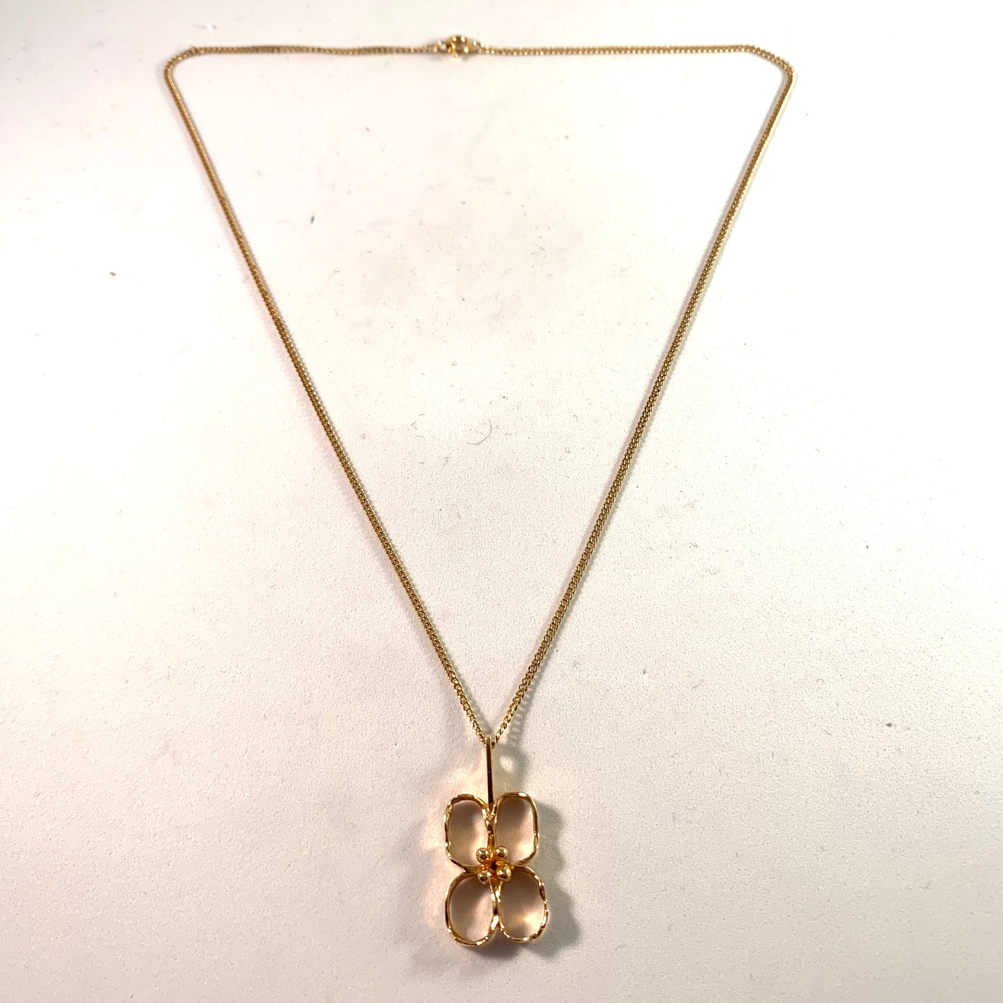 Te-Boon, Sweden 1976 Modernist 18k Gold Pendant Necklace. Original box.