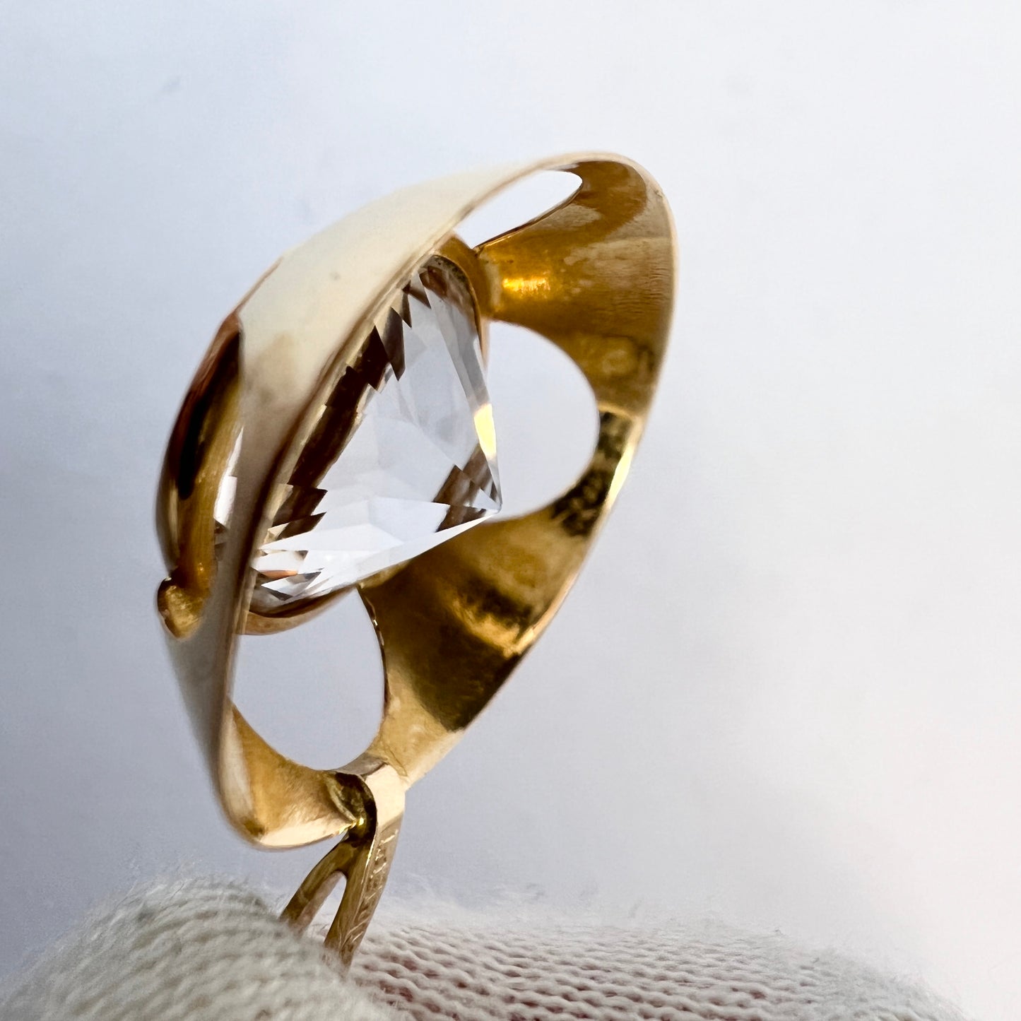 Bengt Hallberg, Sweden 1973. Vintage 18k Gold Rock Crystal Pendant.