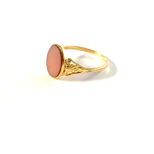 Early to mid 1900s. 18k Gold Carnelian Signet Ring.