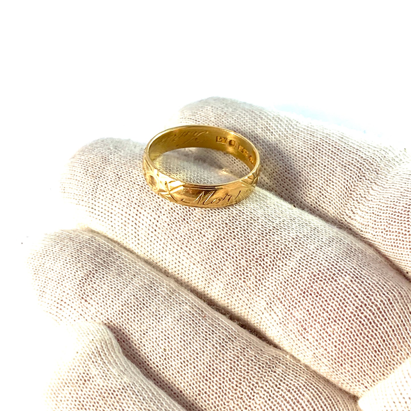 A Landsort, Sweden 1903. Antique 20k Gold Mother Band Ring.