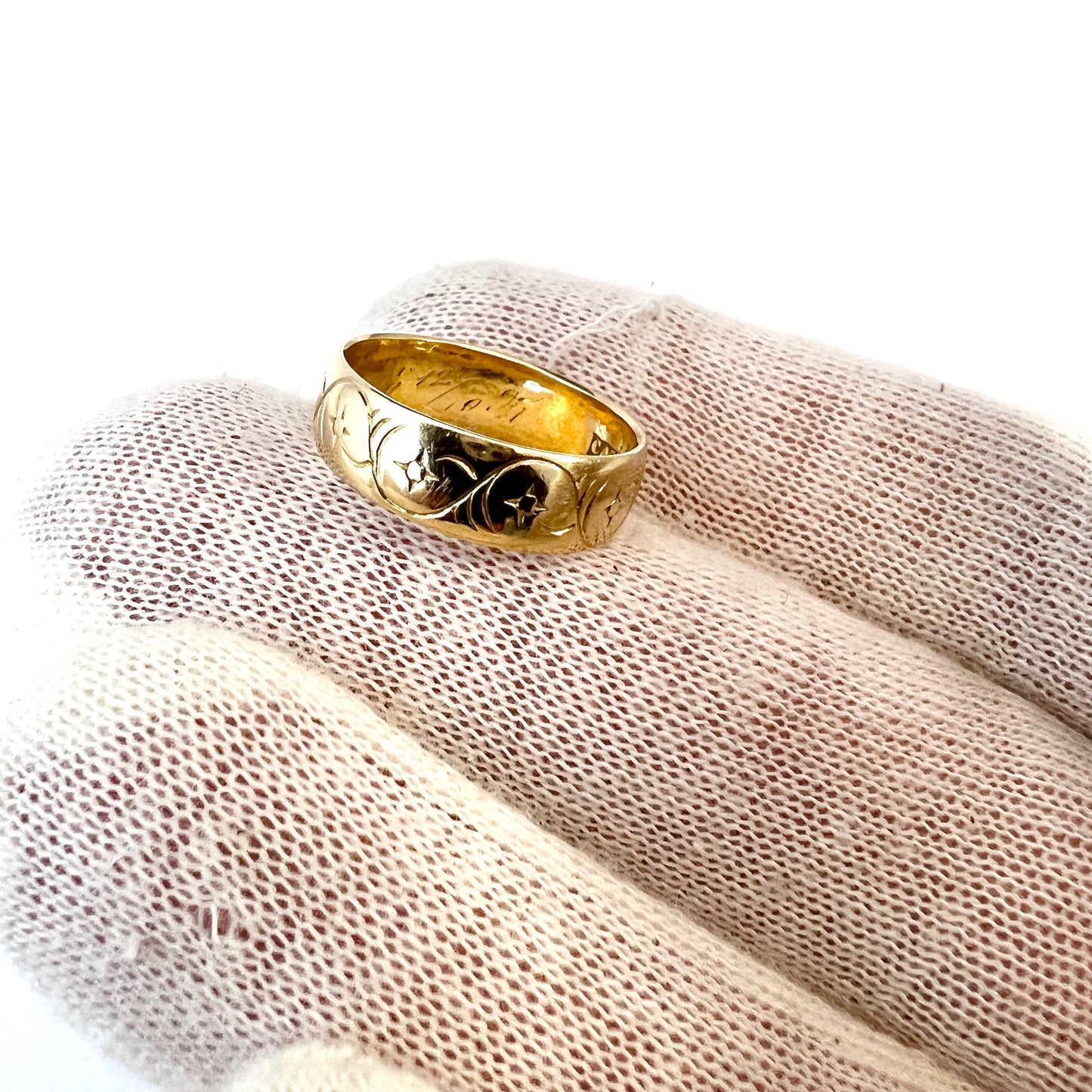 CA Sandberg, Sweden 1897. Antique Victorian 18k Gold Wedding Band Ring.