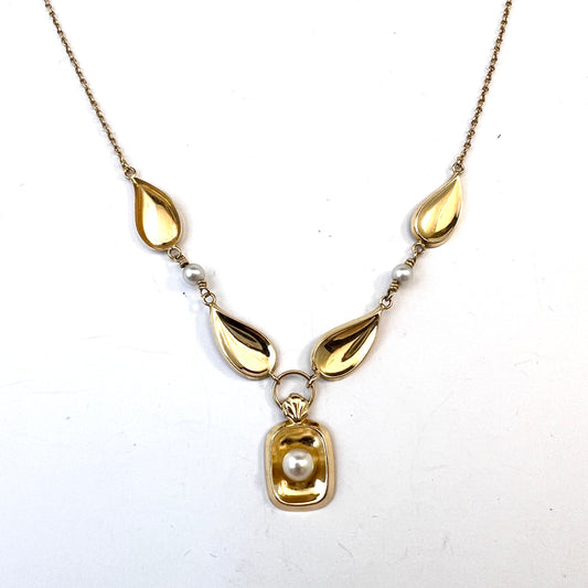 Ceson, Sweden 1950s. Vintage Mid-century 18k Gold Cultured Pearl Necklace.