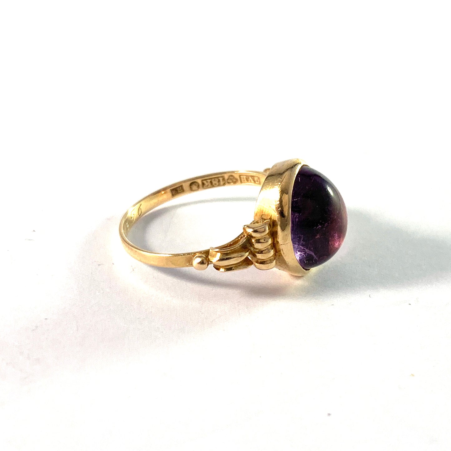 Guldvaruhuset, Sweden year 1952. Mid Century 18k Gold Amethyst Ring.