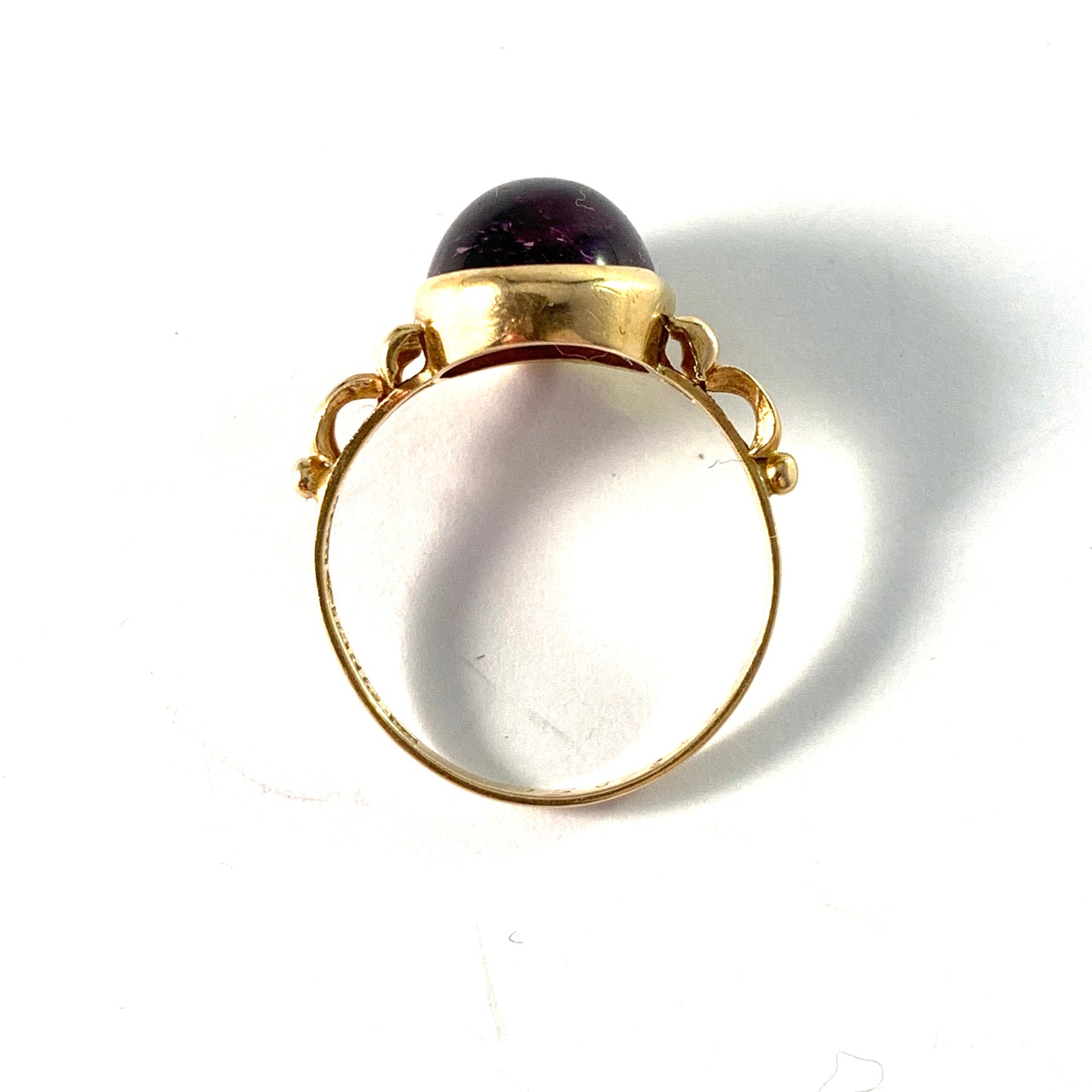 Guldvaruhuset, Sweden year 1952. Mid Century 18k Gold Amethyst Ring.