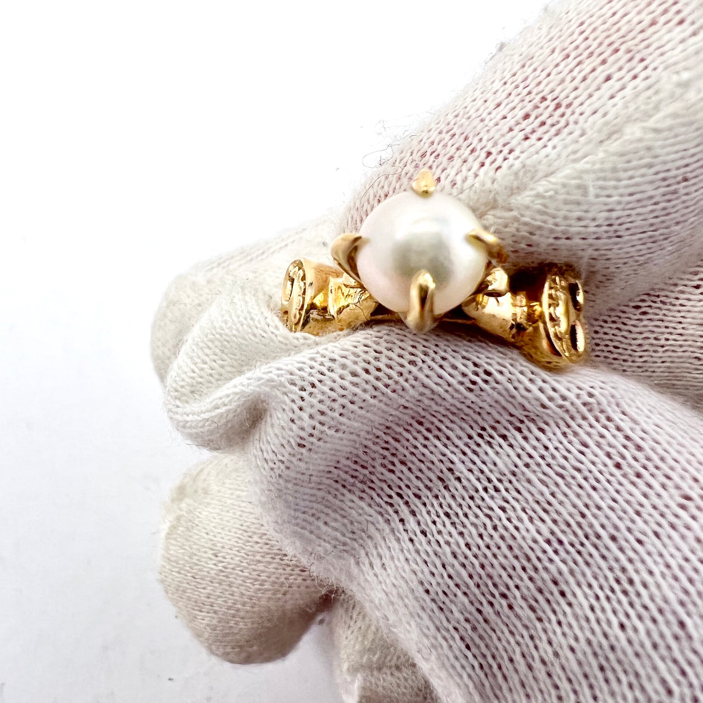 Bengt Hallberg, Sweden Vintage Viking Copy 18k Gold Cultured Pearl Ring.