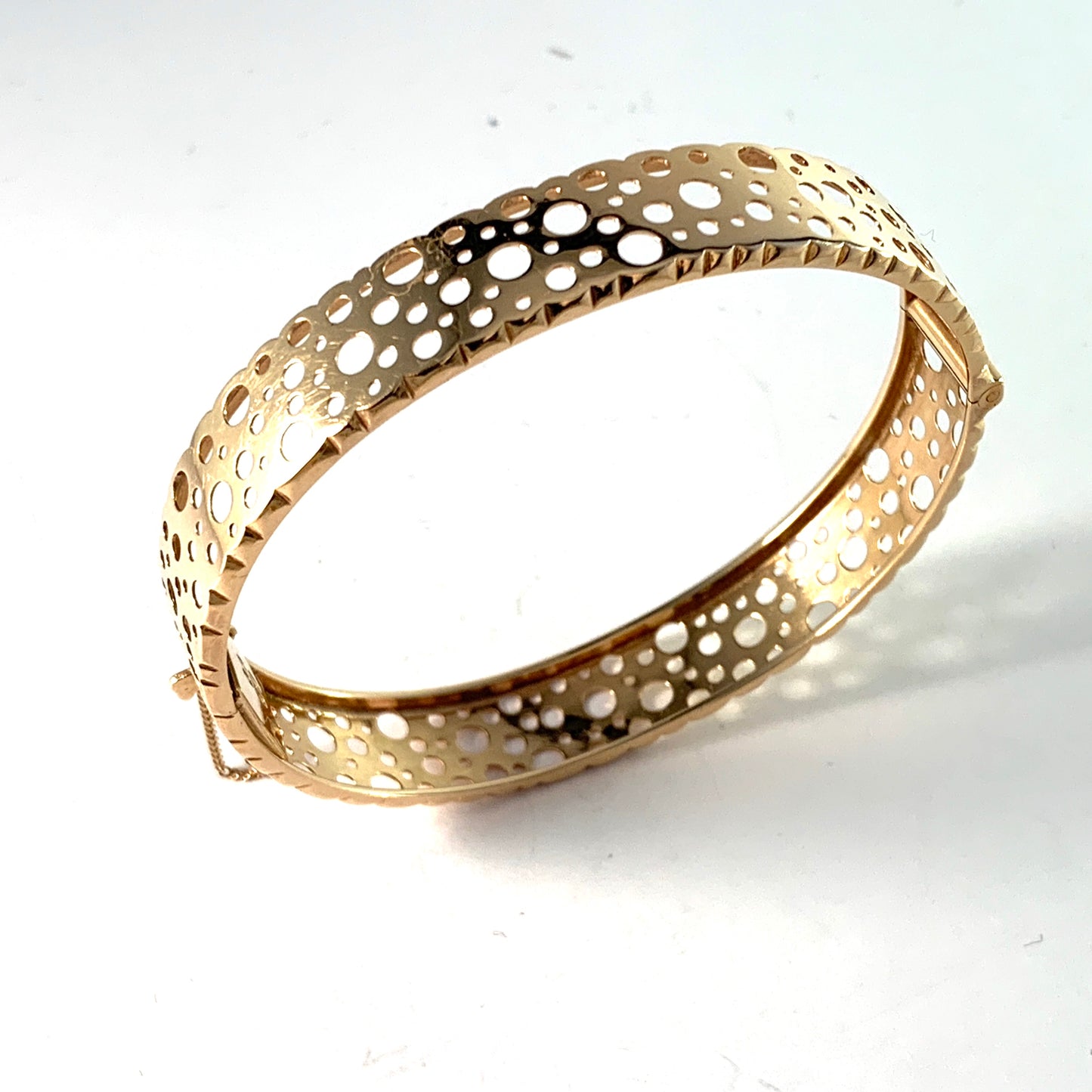 Liisa Vitali for Westerback, Finland 1969. Vintage 14k Gold Hinged Bangle Bracelet. Design Pitsi (Lace)