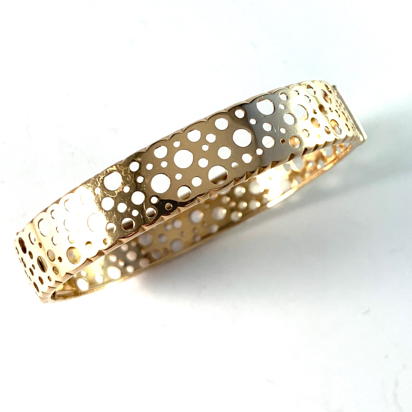 Liisa Vitali for Westerback, Finland 1969. Vintage 14k Gold Hinged Bangle Bracelet. Design Pitsi (Lace)