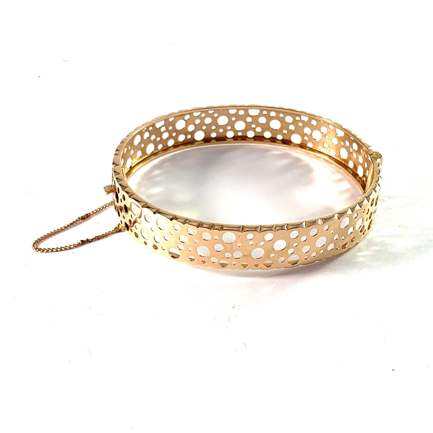 Liisa Vitali for Westerback, Finland 1969. Vintage 14k Gold Hinged Bangle Bracelet. Design Pitsi (Lace)