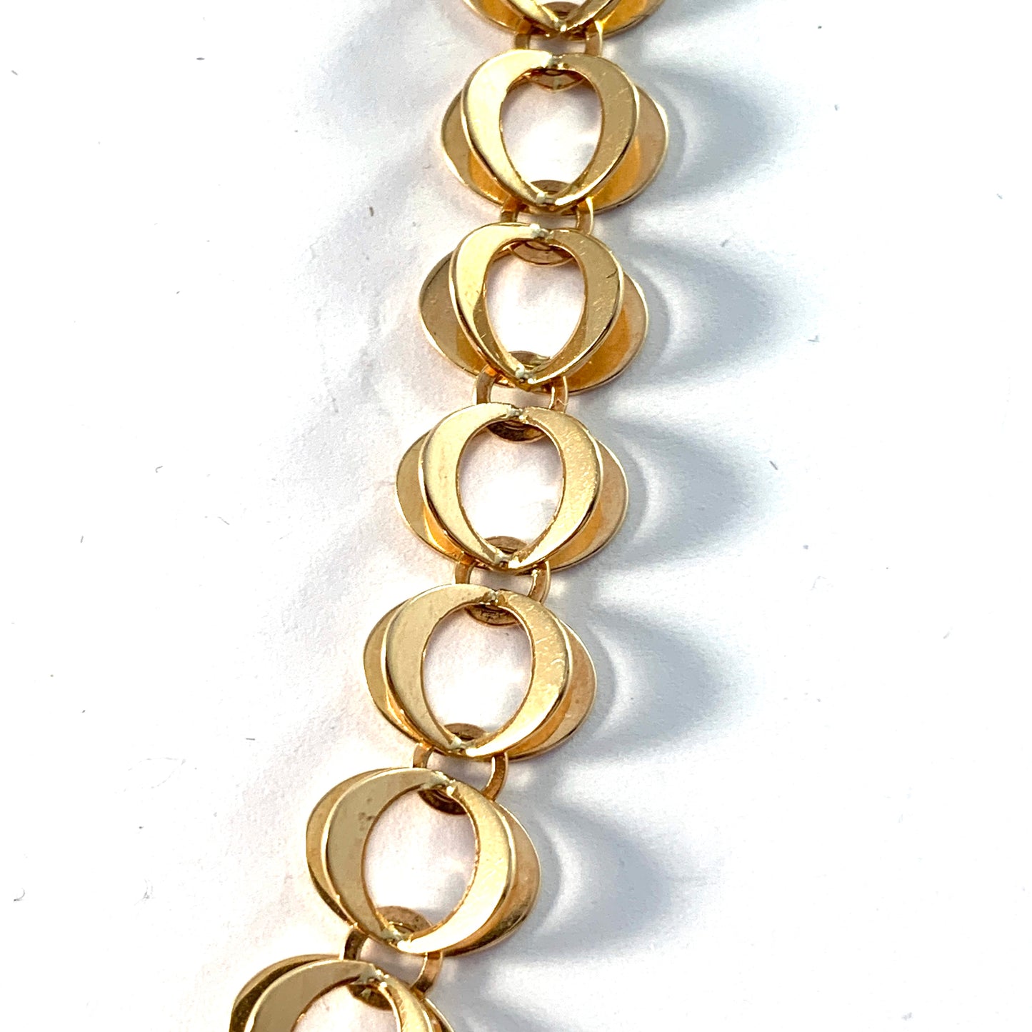 Theresia Hvorslev for Alton, Sweden 1975. 18k Gold Necklace. Design: Reflex. Signed