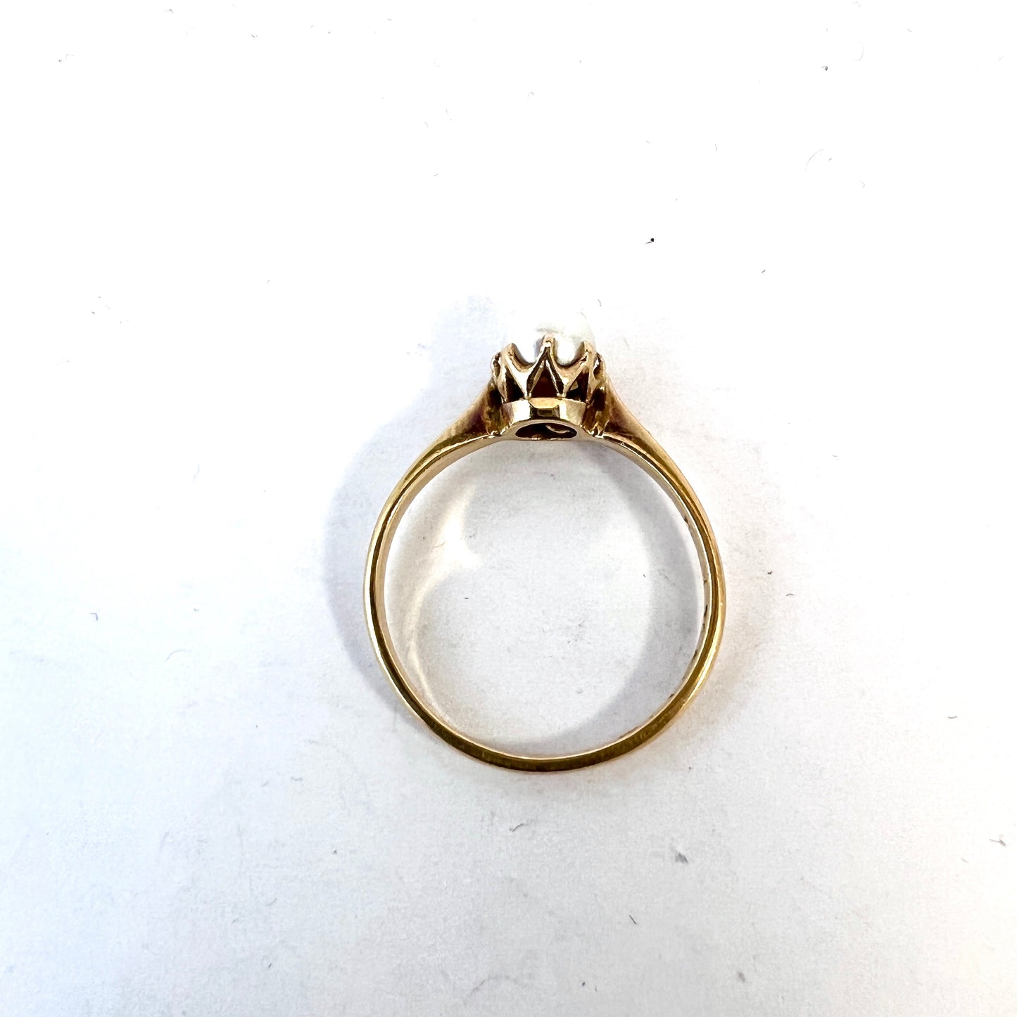 Stockholm, Sweden year 1927. Vintage 18k Gold Pearl Ring.