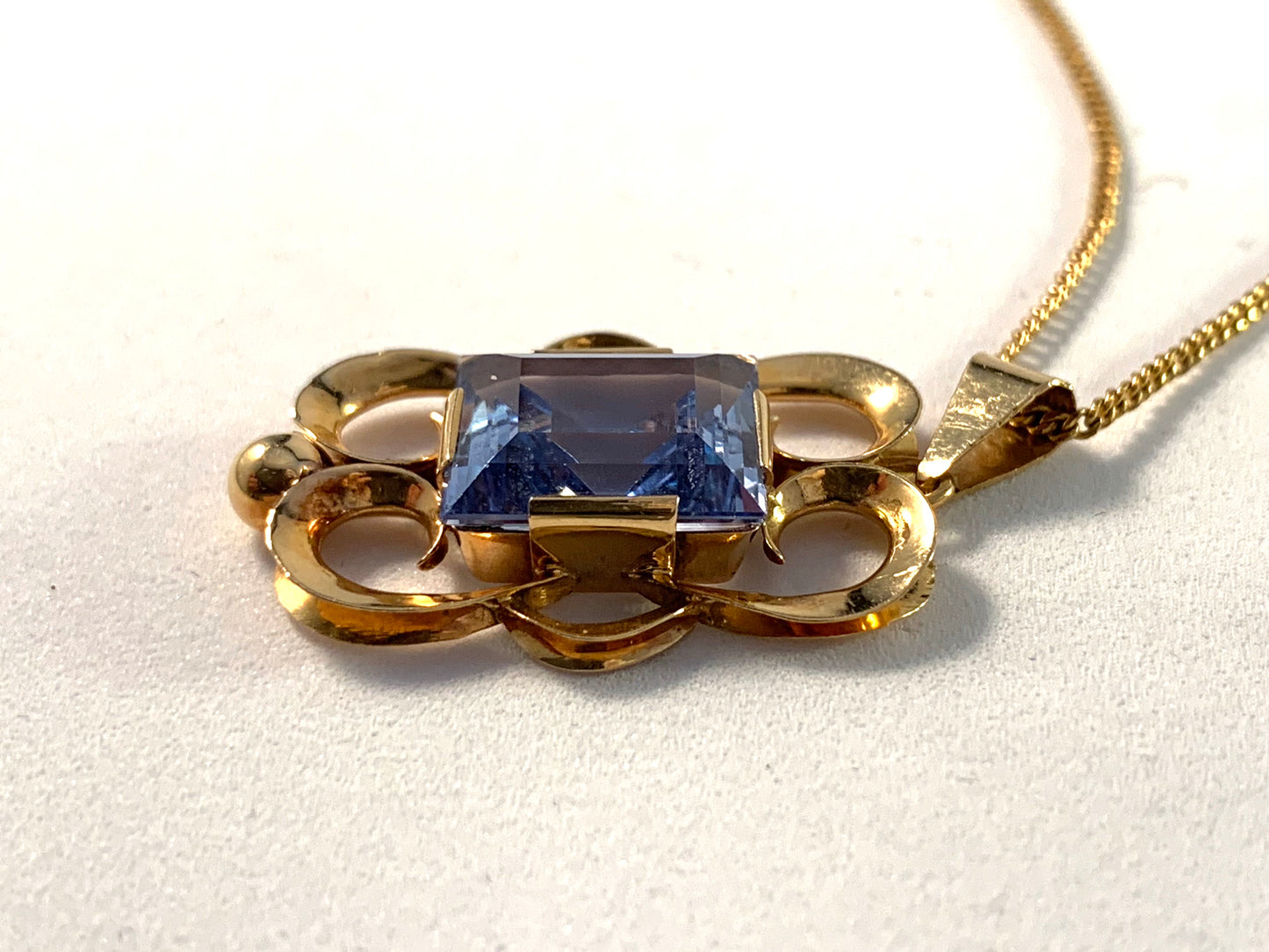 Stockholm 1954, Boxed 18k Gold Spinel Necklace.