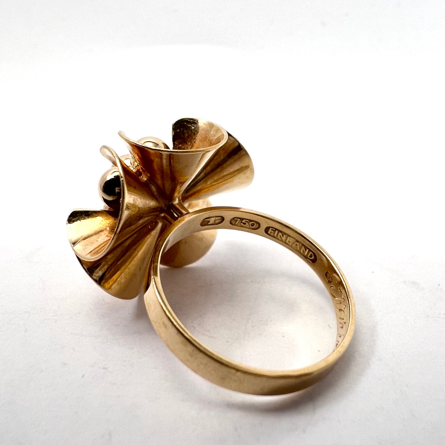 Elis Kauppi,  Kupittaan Kulta Finland 1975. Vintage 18k Gold Ring.