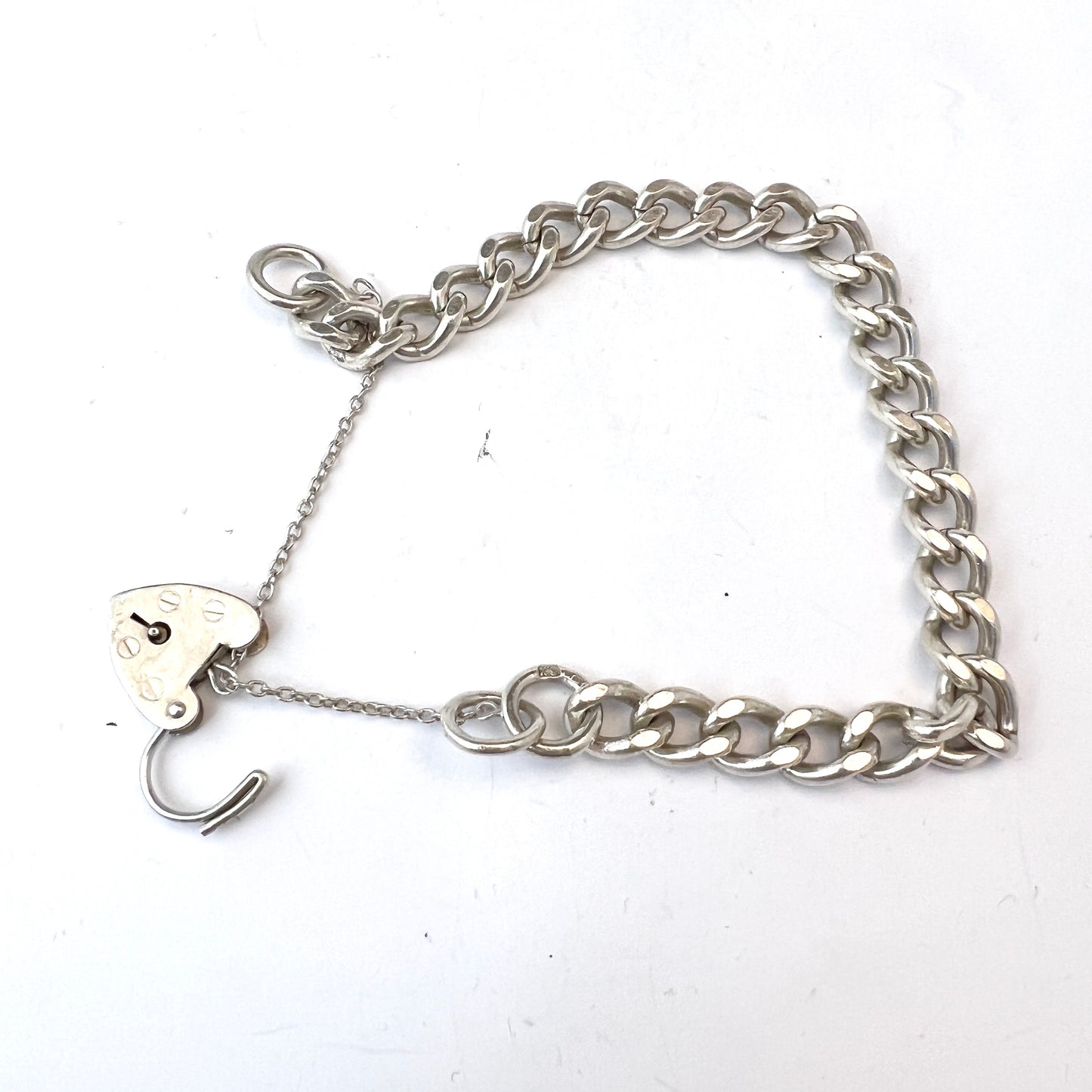 London 1977-78 Sterling Silver Heart Clasp Charm Bracelet.
