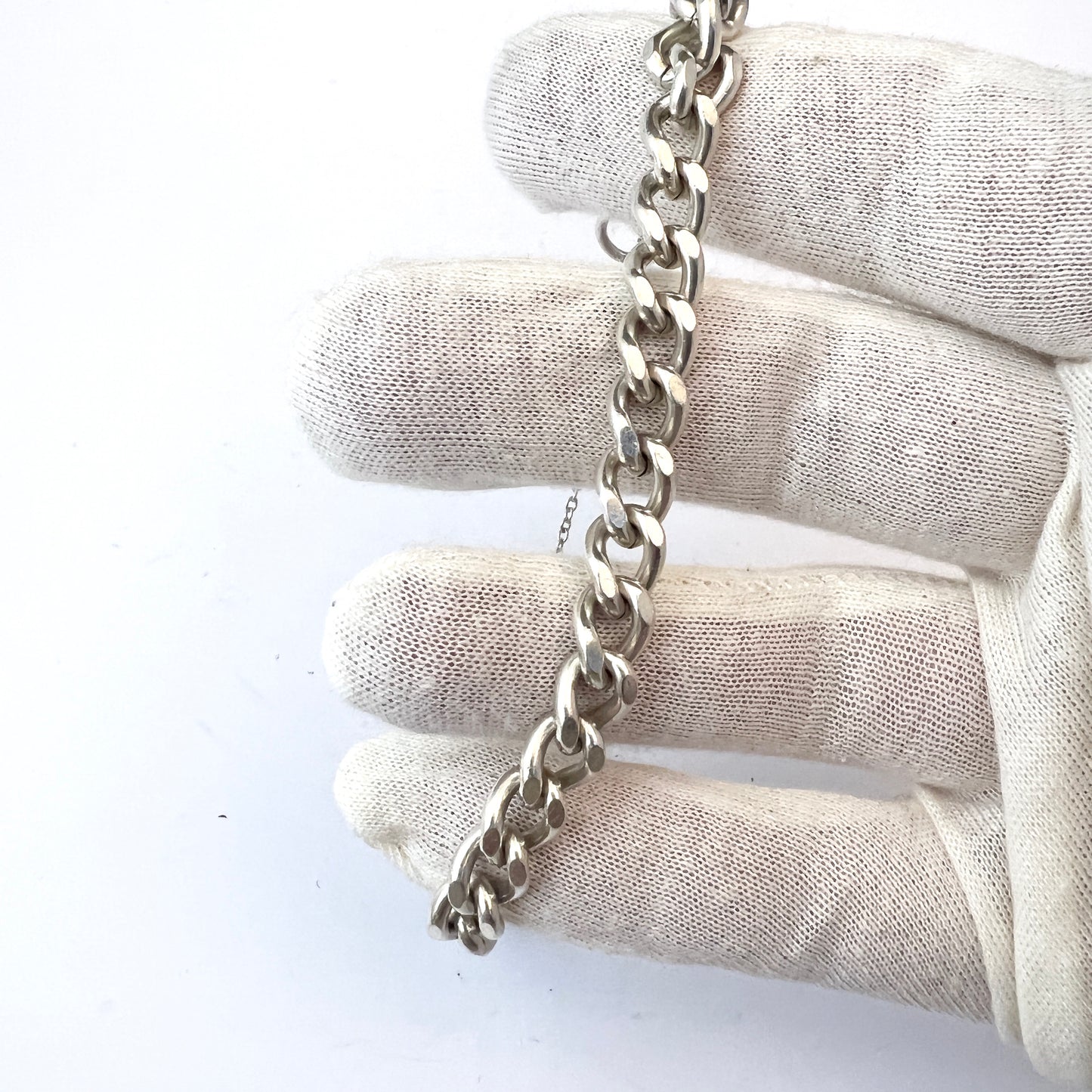 London 1977-78 Sterling Silver Heart Clasp Charm Bracelet.