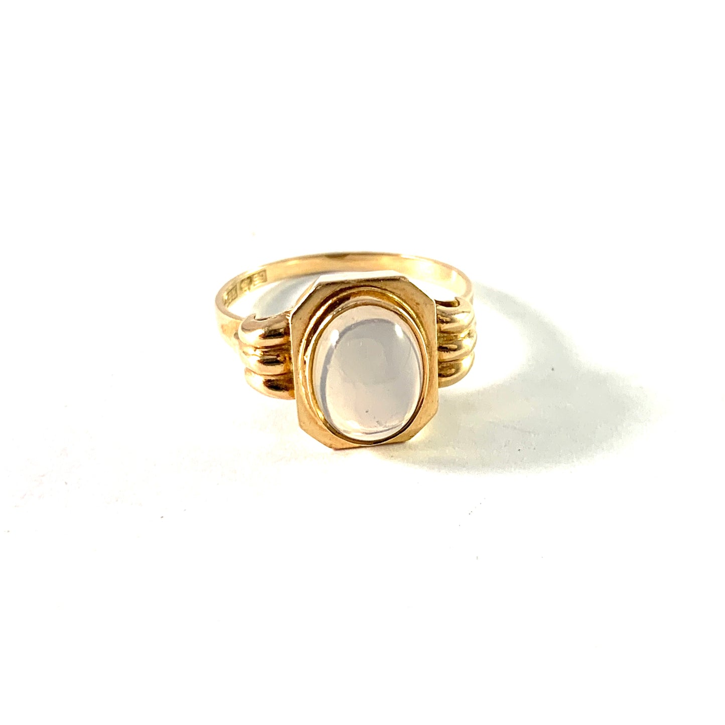 Ceson, Gothenburg, Sweden 1955. Vintage 18k Gold Moonstone Ring.