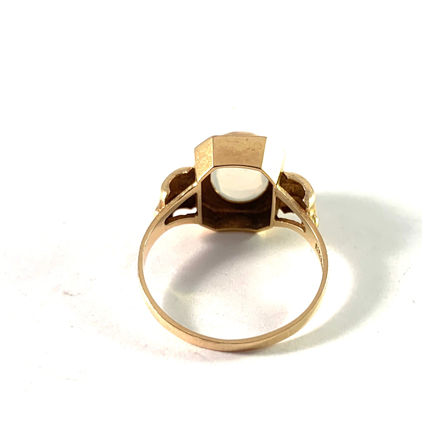 Ceson, Gothenburg, Sweden 1955. Vintage 18k Gold Moonstone Ring.