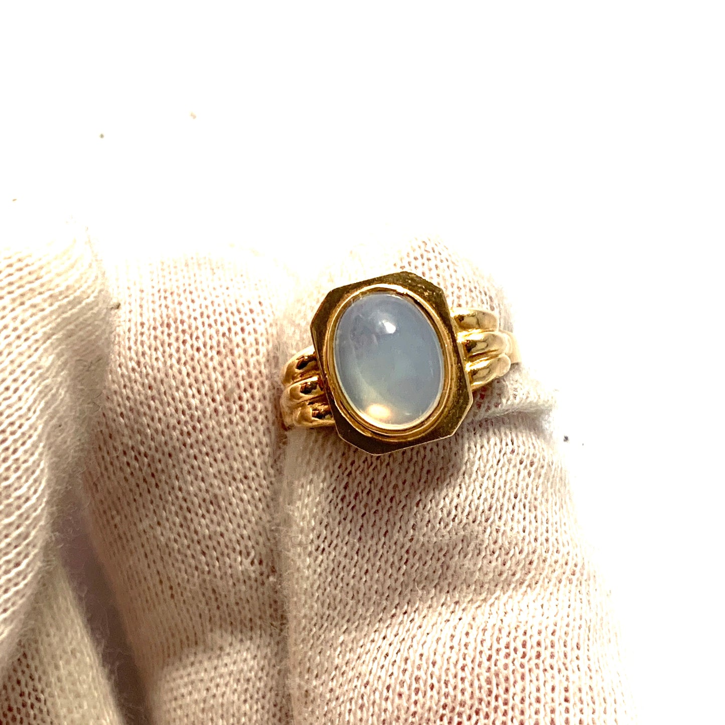 Ceson, Gothenburg, Sweden 1955. Vintage 18k Gold Moonstone Ring.