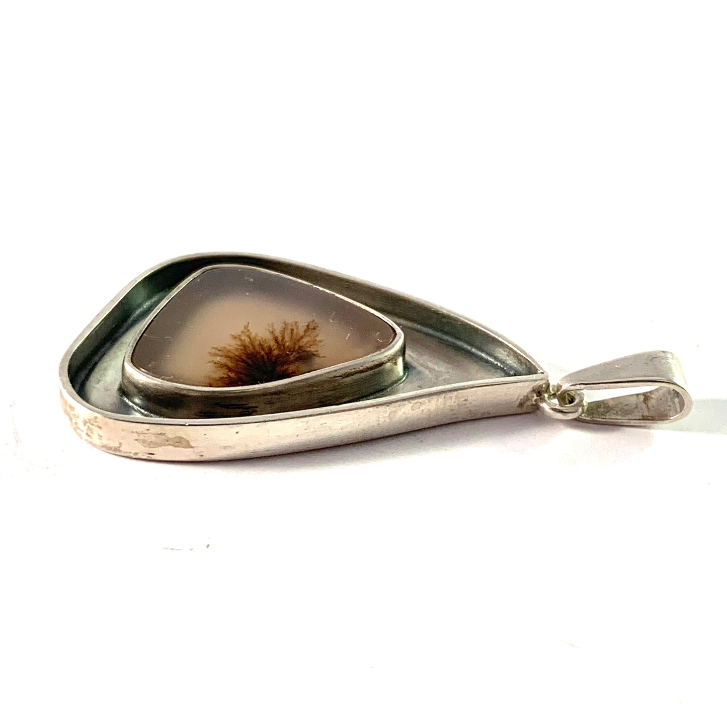 Acke R Tötterman, Sweden 1961. Sterling Silver Agate Pendant. Signed.