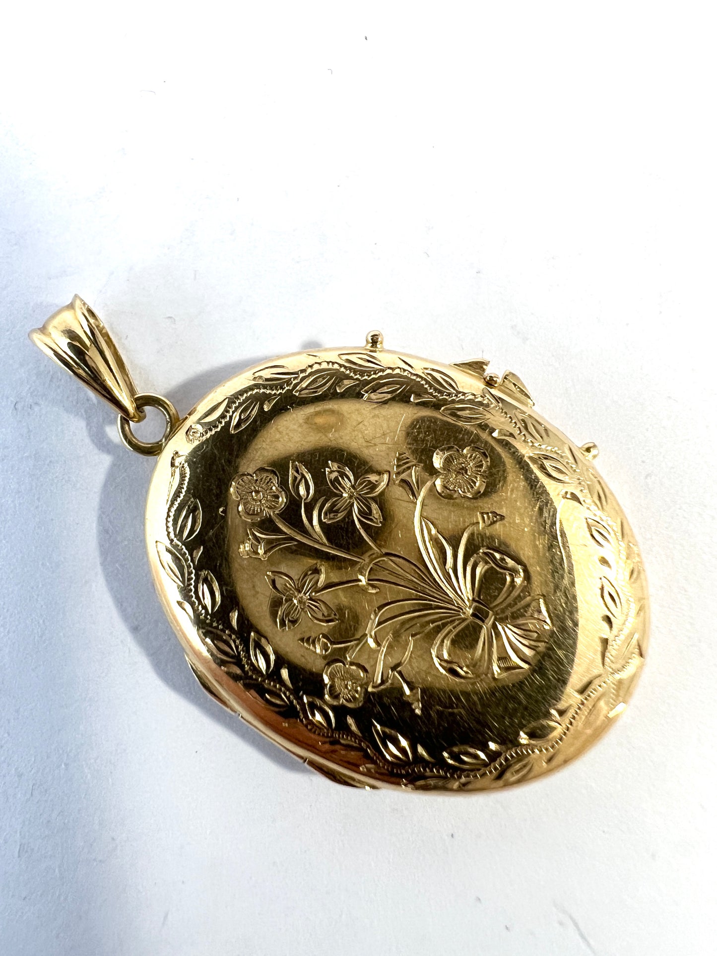 G Dahlgren, Sweden c 1940s. Vintage 18k Gold Locket Pendant.