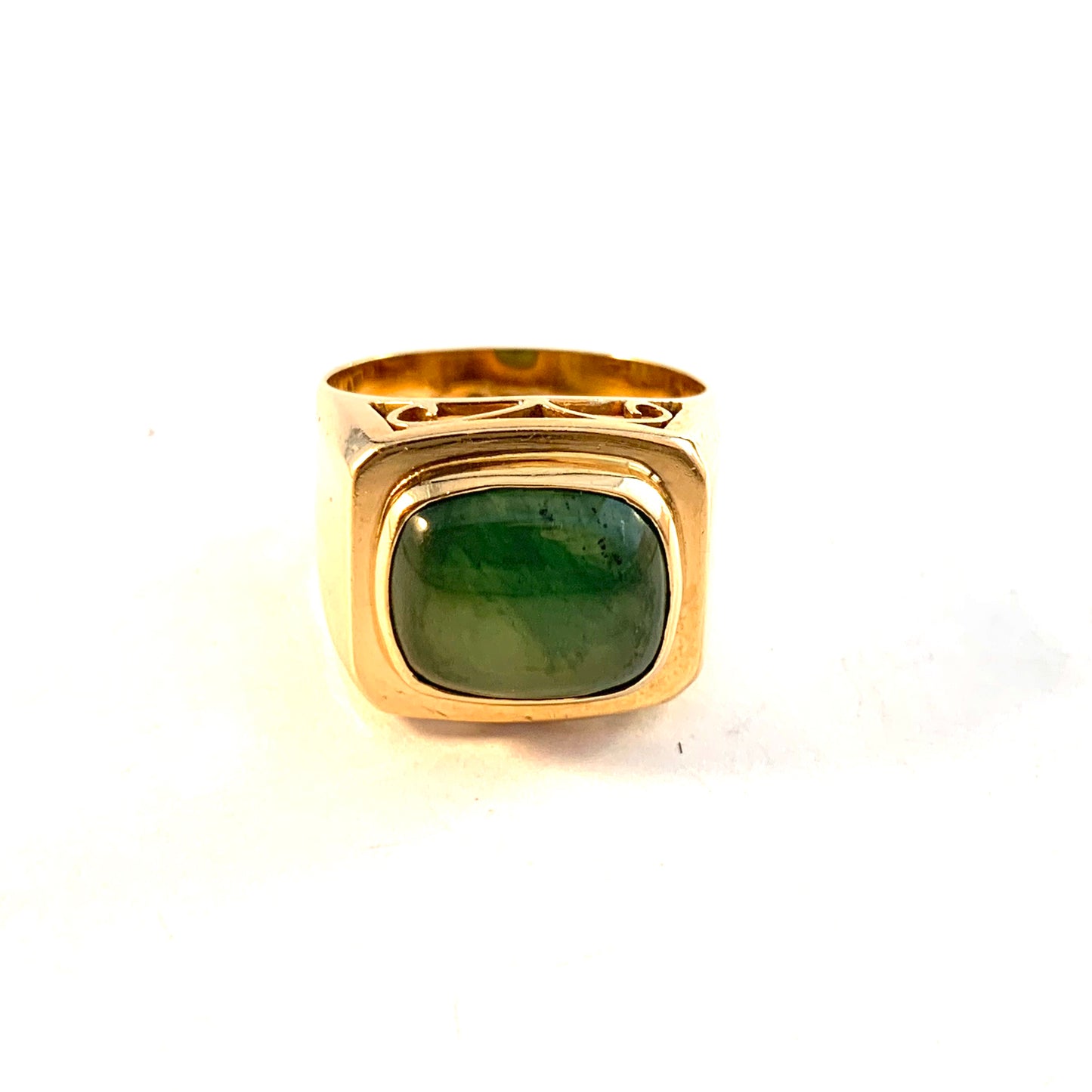 Nyström, Sweden 1974. 18k Gold Jade Ring.