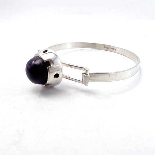 Martti Viikinniemi, Finland 1966. Vintage Modernist Solid Silver Amethyst Bangle Bracelet.