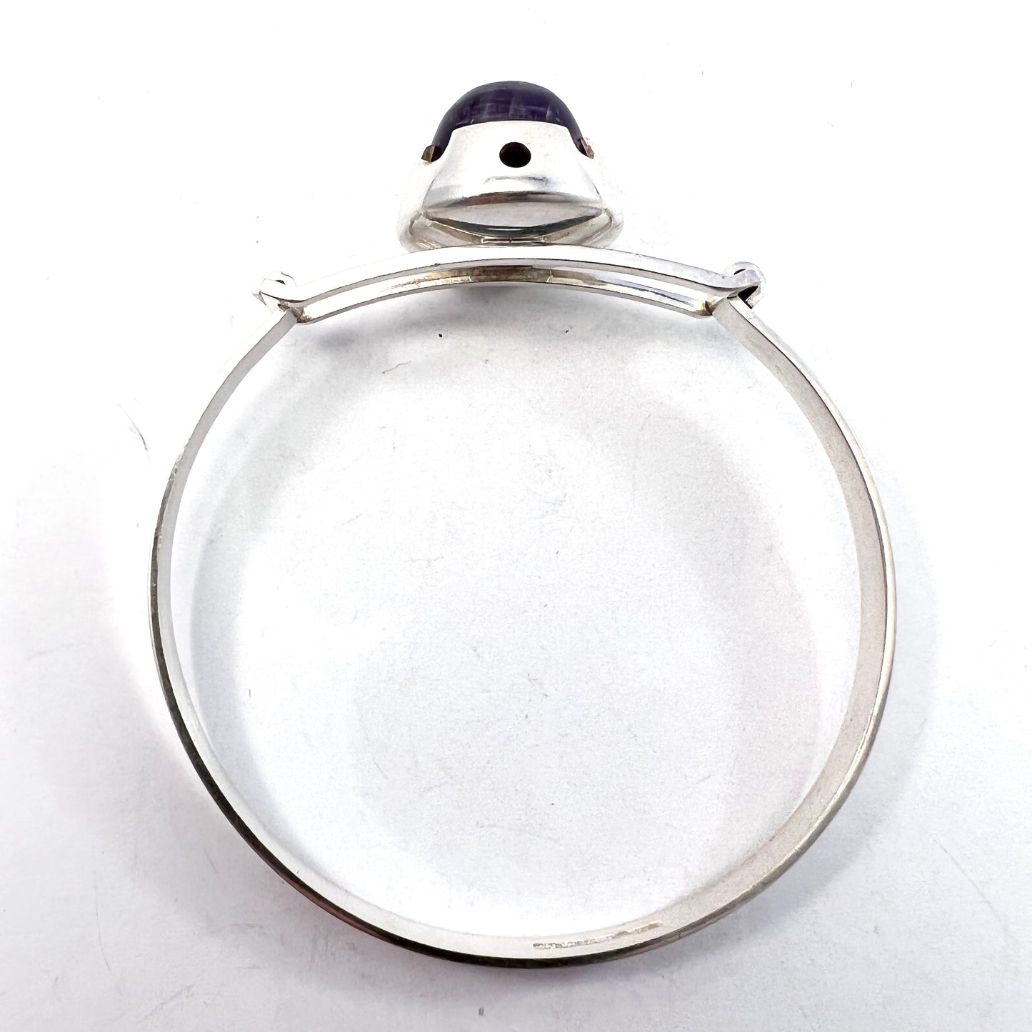 Martti Viikinniemi, Finland 1966. Vintage Modernist Solid Silver Amethyst Bangle Bracelet.
