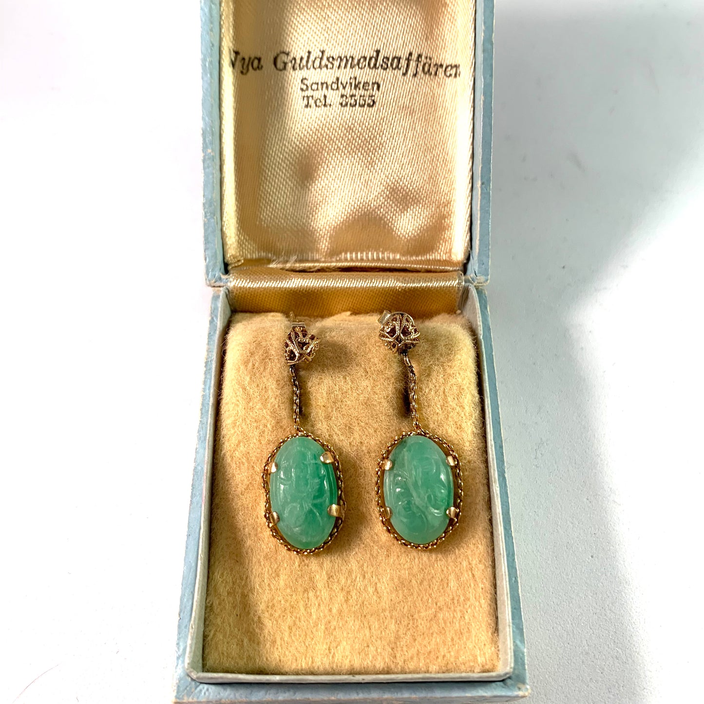 Mid Century 14k Gold Carved Jade Dangle Earrings. Boxed.