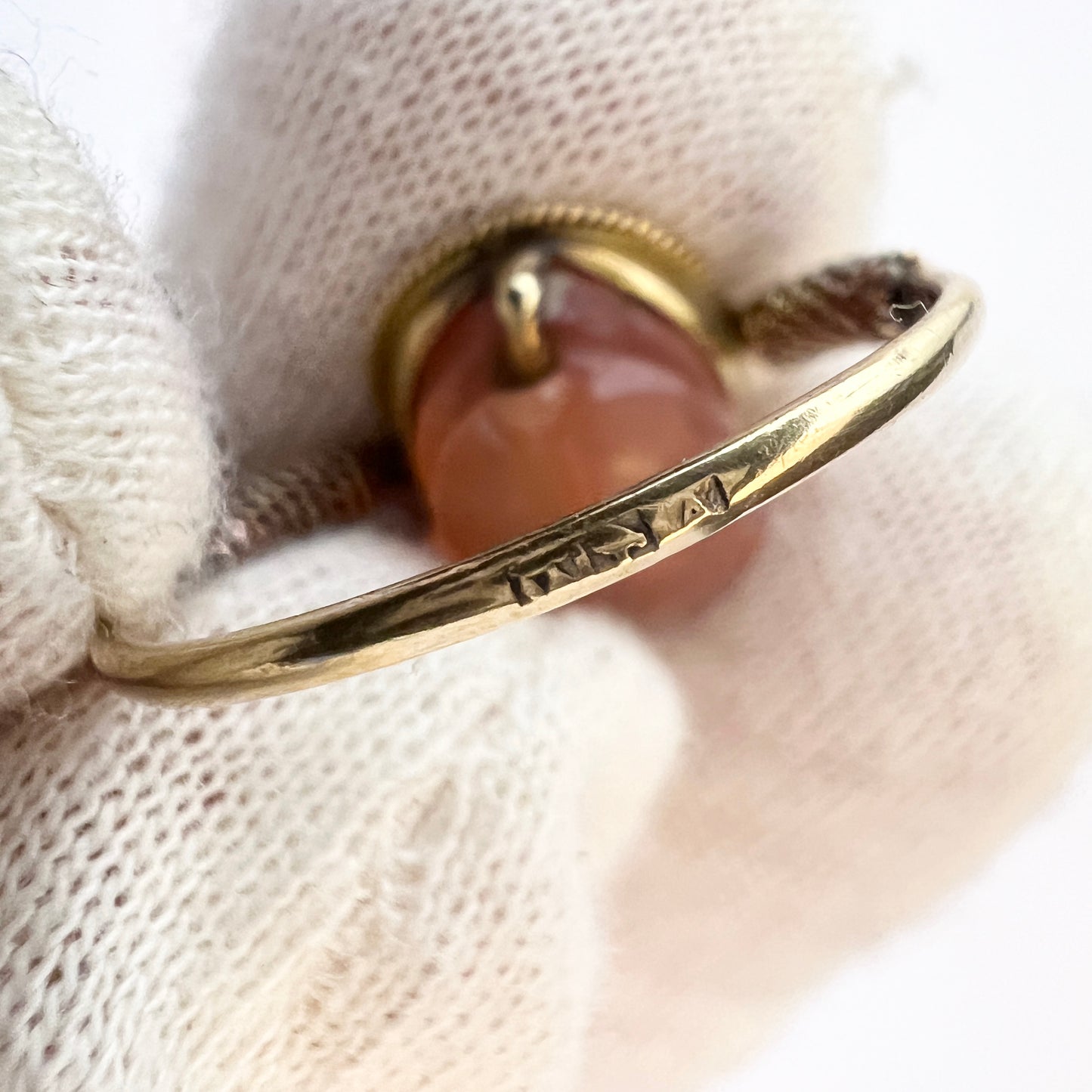 Egypt Vintage c 1950s. 18k Gold Agate Scarab Ring.