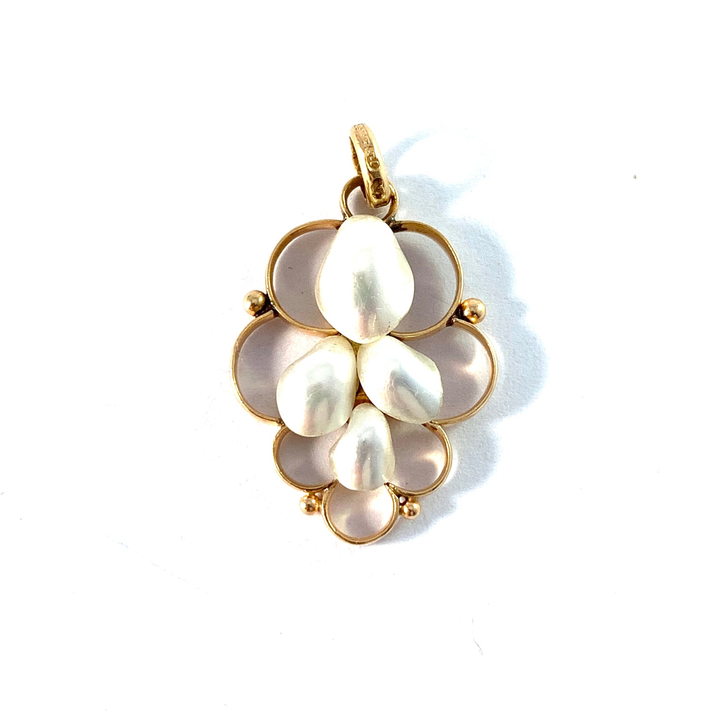 KE Carlsson, Gothenburg, Sweden 1922. Antique 18k Gold Mabe Pearl Pendant.