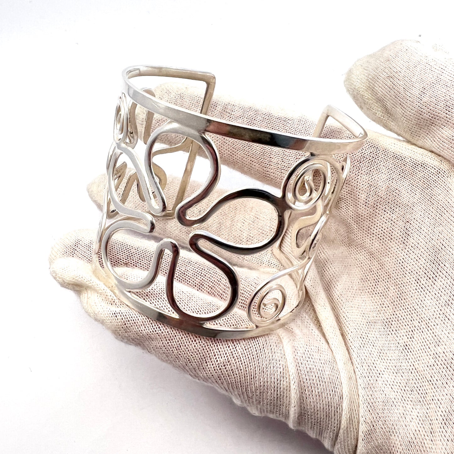 Vintage 1970s Hippie Flower Power Sterling Silver Arm Cuff Bracelet.