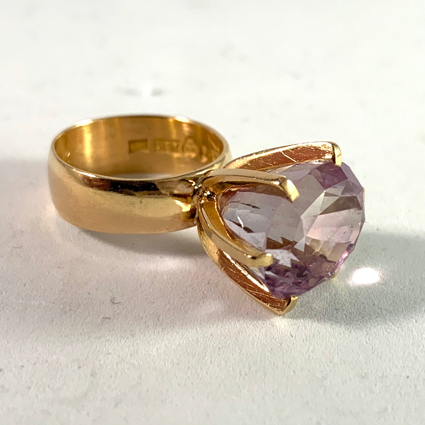 J Petersson, Stockholm 1962 Modernist 18k Gold Amethyst Ring