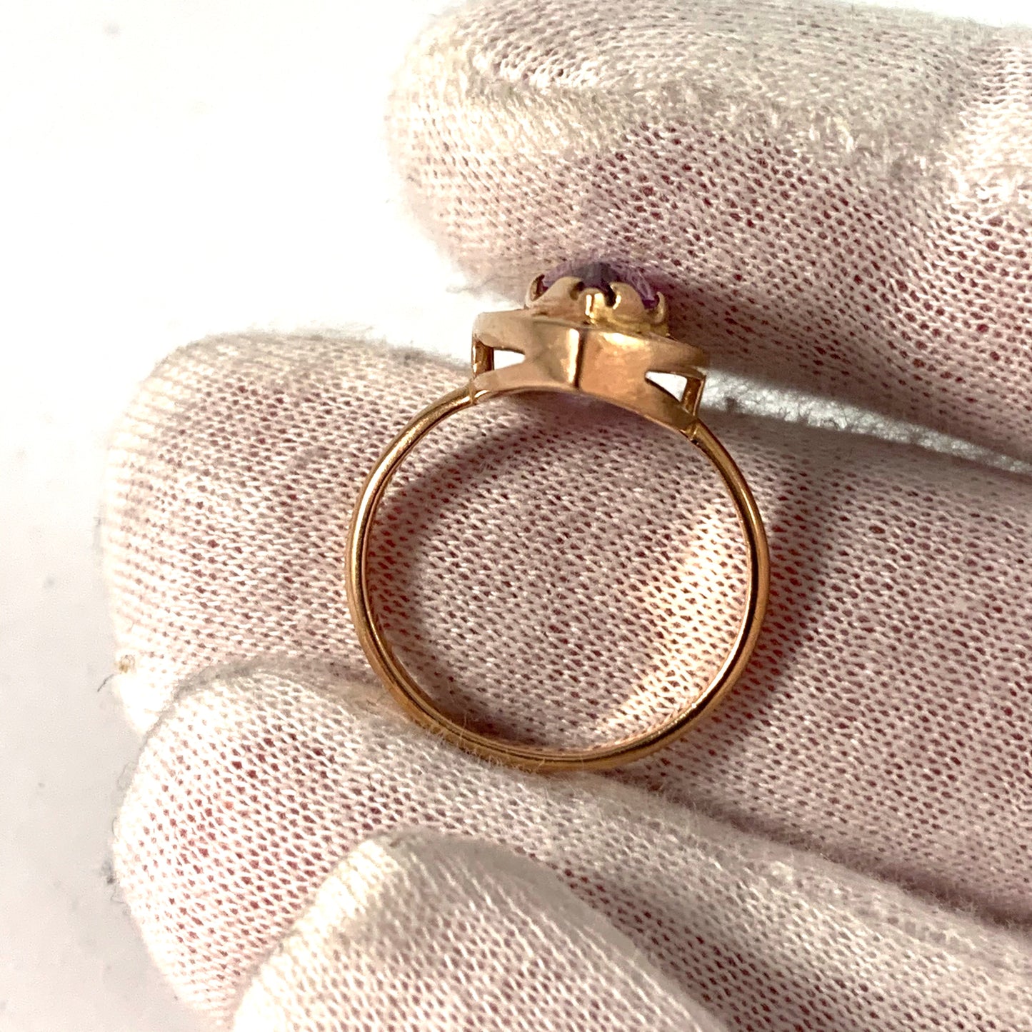 Caucasus Russia, Soviet Era Mid Century 14k Gold Amethyst Ring.