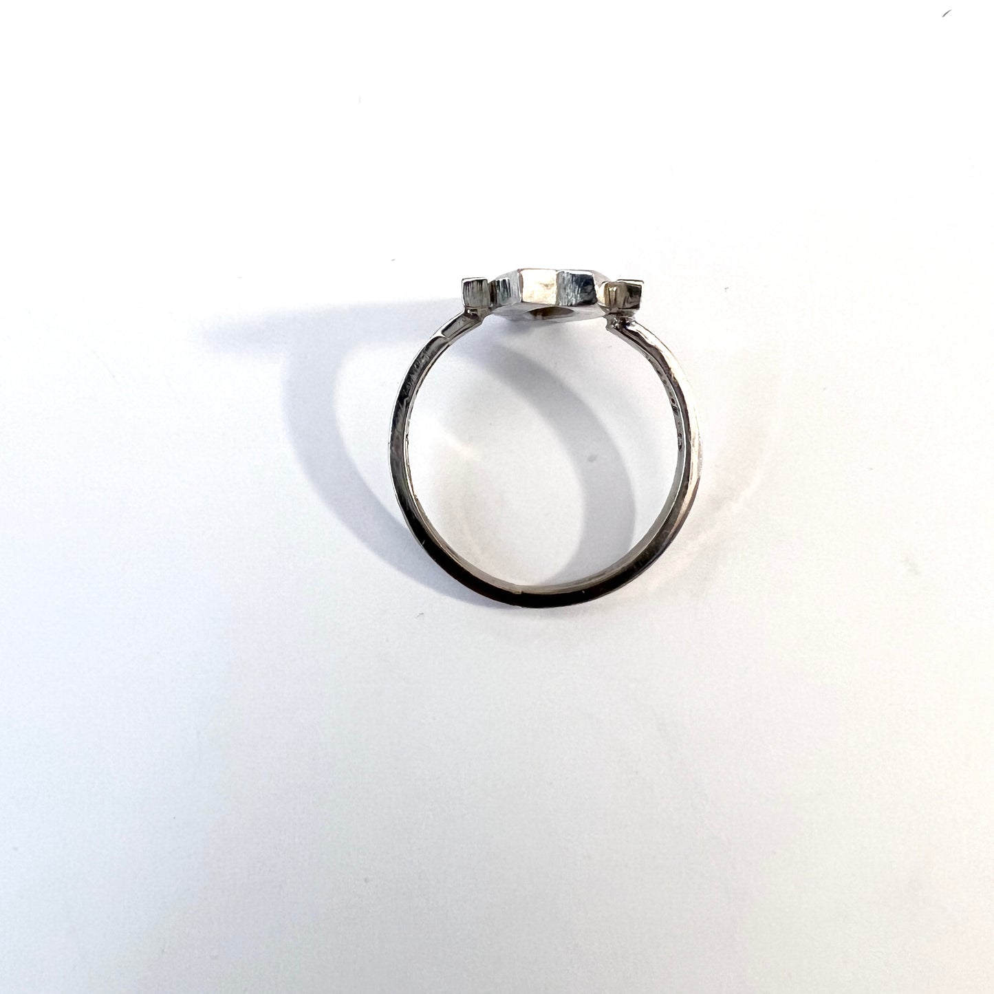Elon Arenhill, Sweden. Vintage 18k White Gold Ring. Signed. 6.4gram