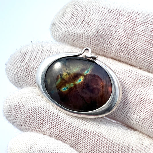 Kaunis Koru, Finland 1970s. Vintage Sterling Silver Spectrolite Pendant.