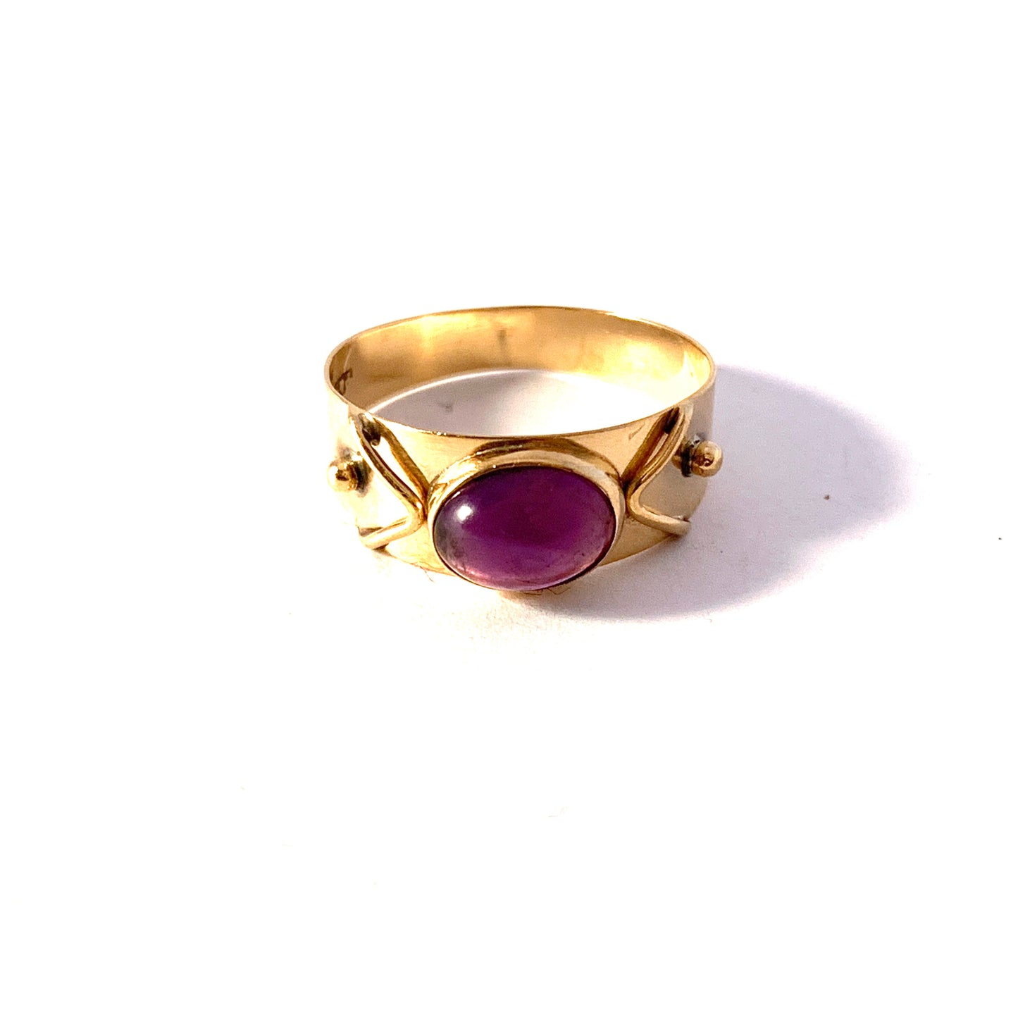 B Davidsson, Sweden 1963. Vintage 18k Gold Amethyst Ring.