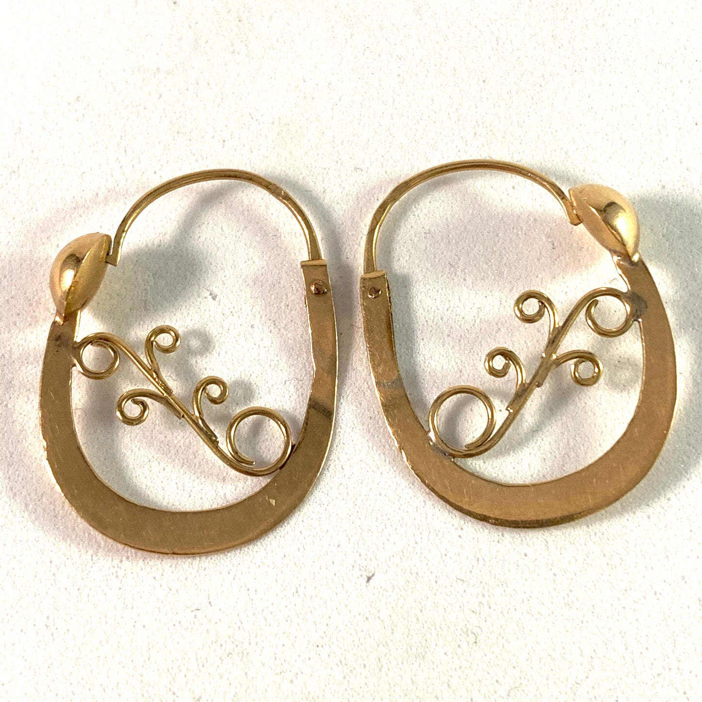 France Art Nouveau c year 1900, 18k Gold Earrings.