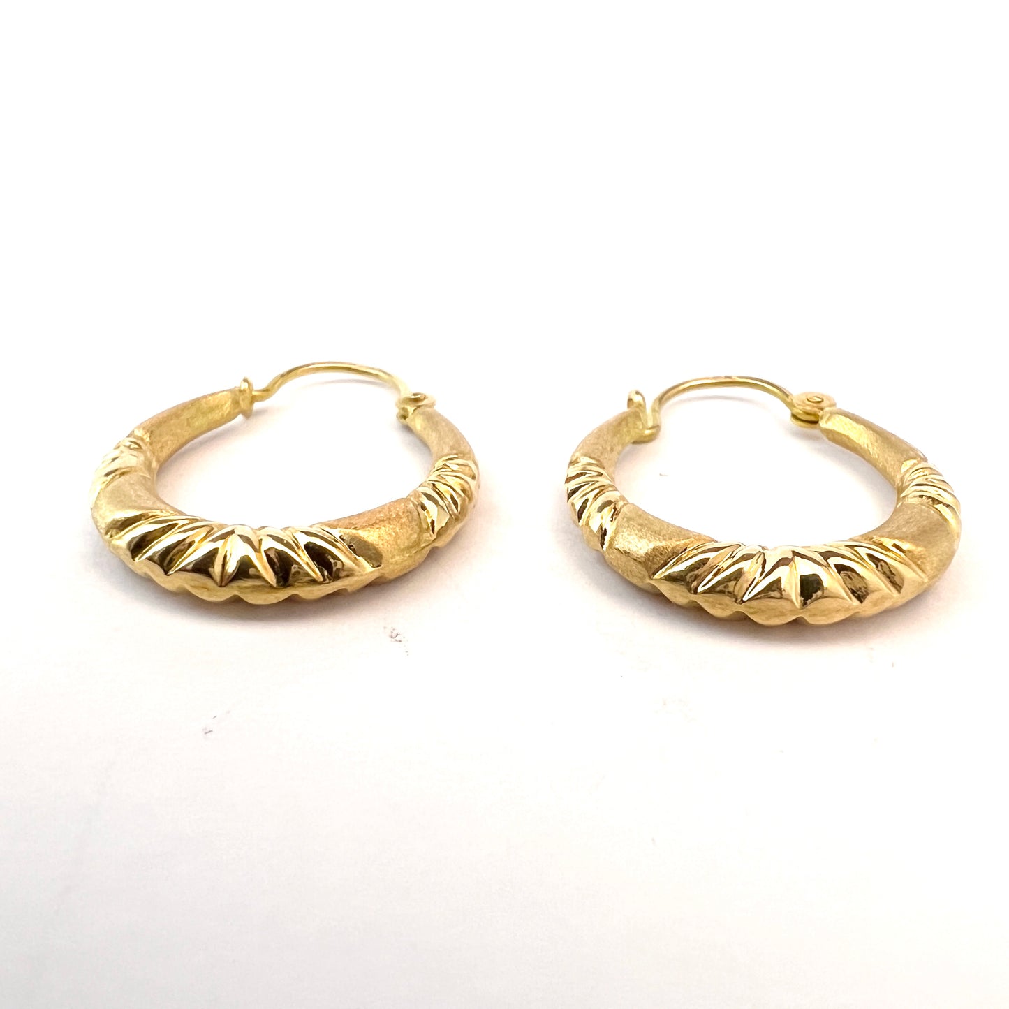 Vintage Mid-century 18k Gold Earrings.