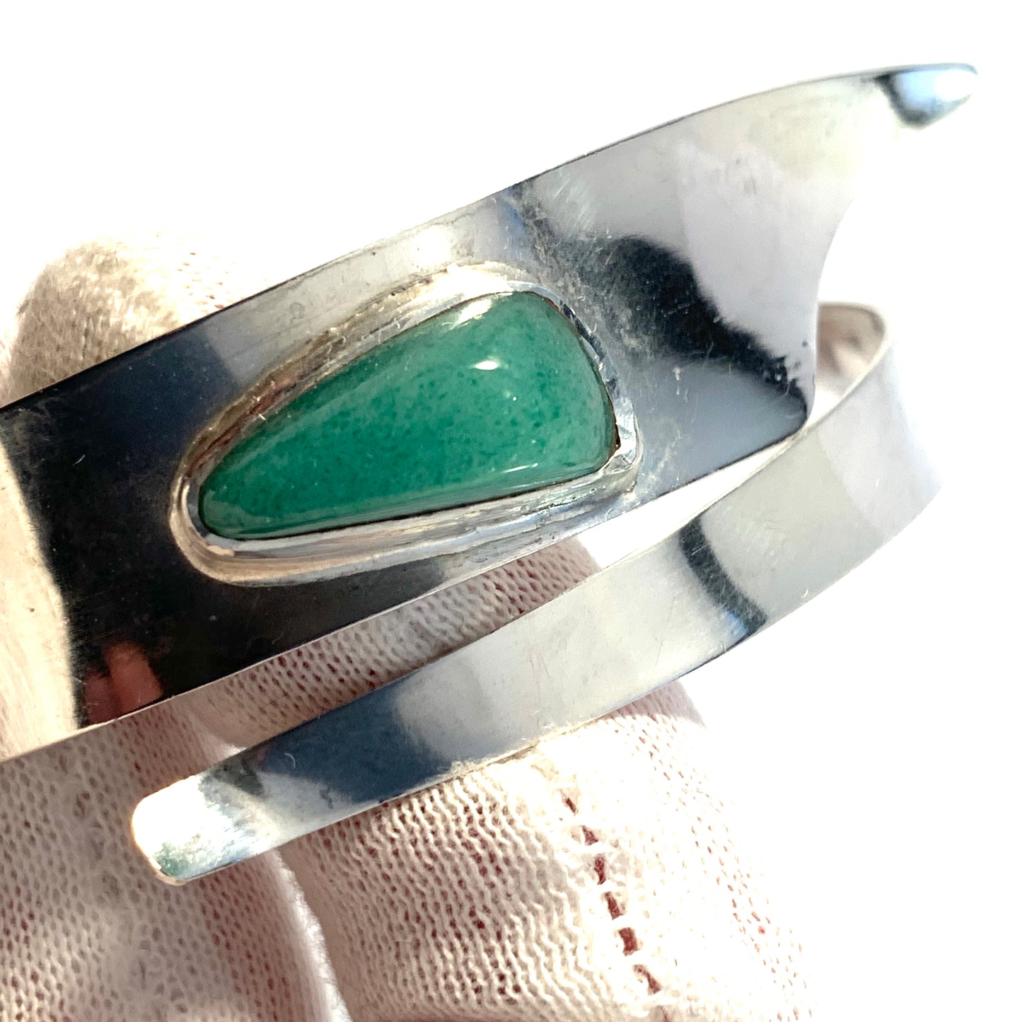 Valiokoru Laila Tavilehto, Finland 1963 Solid Silver Aventurine Bangle Bracelet.