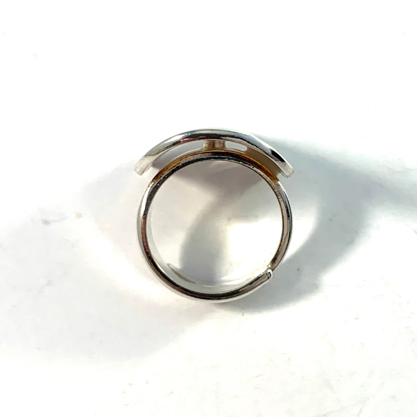 David-Andersen, design Millie Behrens, Norway Bold Sterling Silver Green and White Enamel Vintage Adjustable Size Ring.