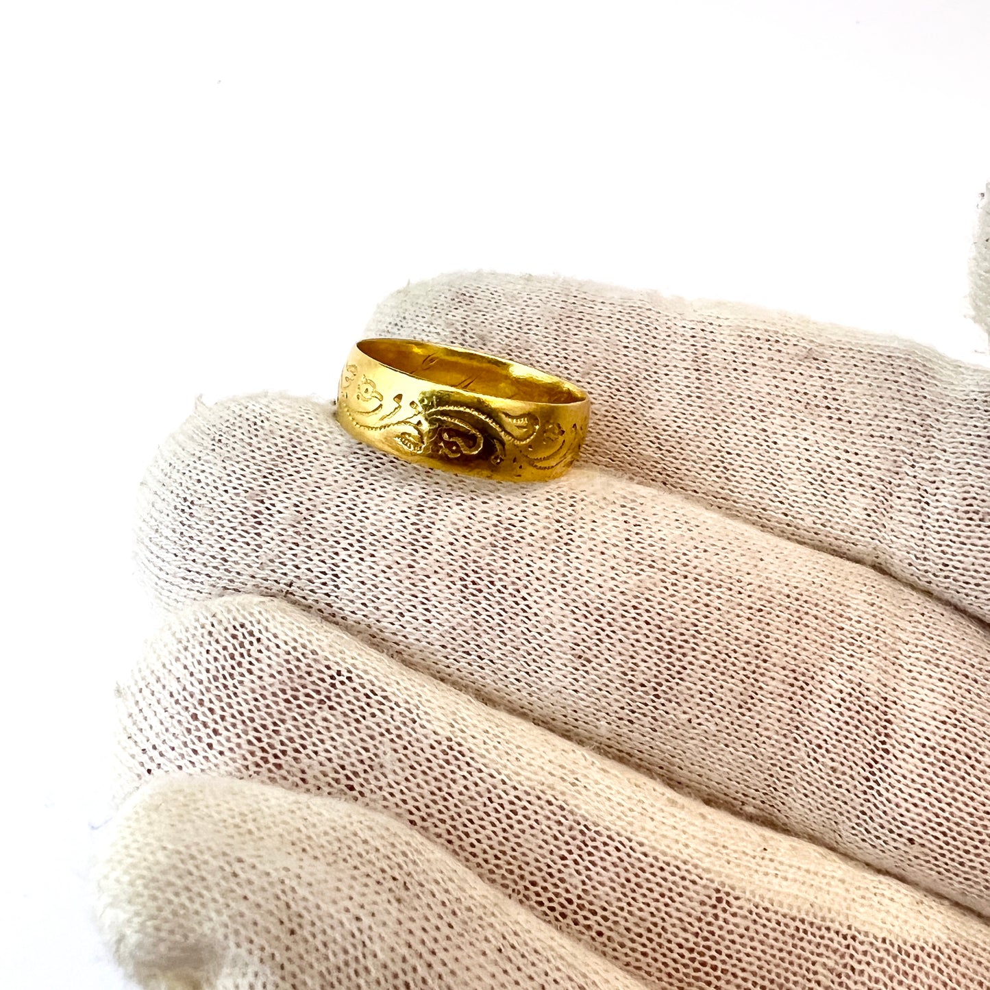 Graumann, Sweden 1895. Antique 23K Gold Wedding Band Ring.