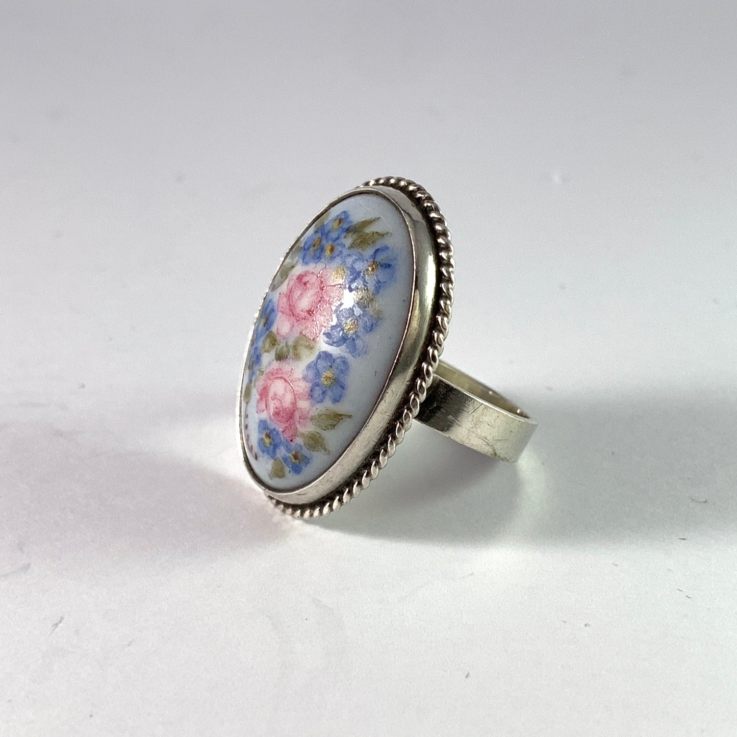 Abel Rantanen, Finland 1975. Vintage Solid Silver Painted Porcelain Flower Ring.