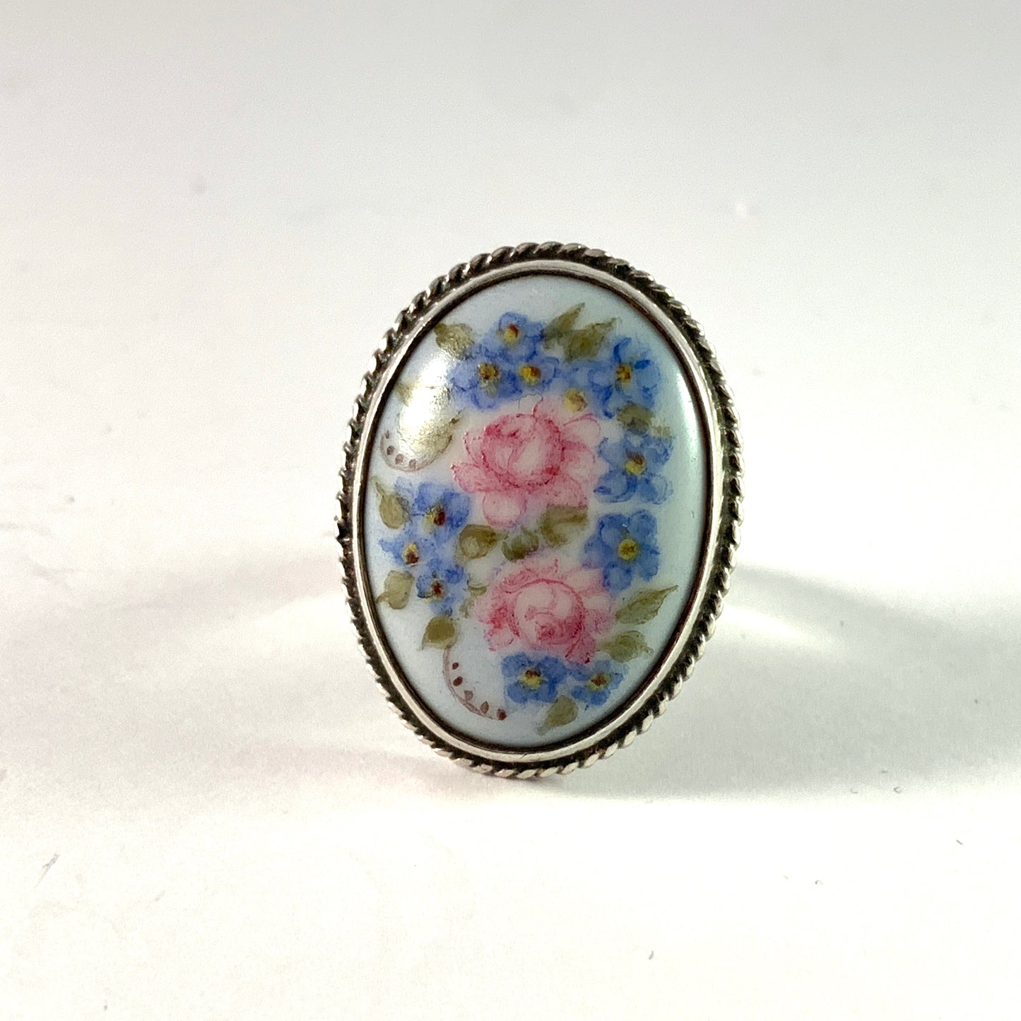 Abel Rantanen, Finland 1975. Vintage Solid Silver Painted Porcelain Flower Ring.