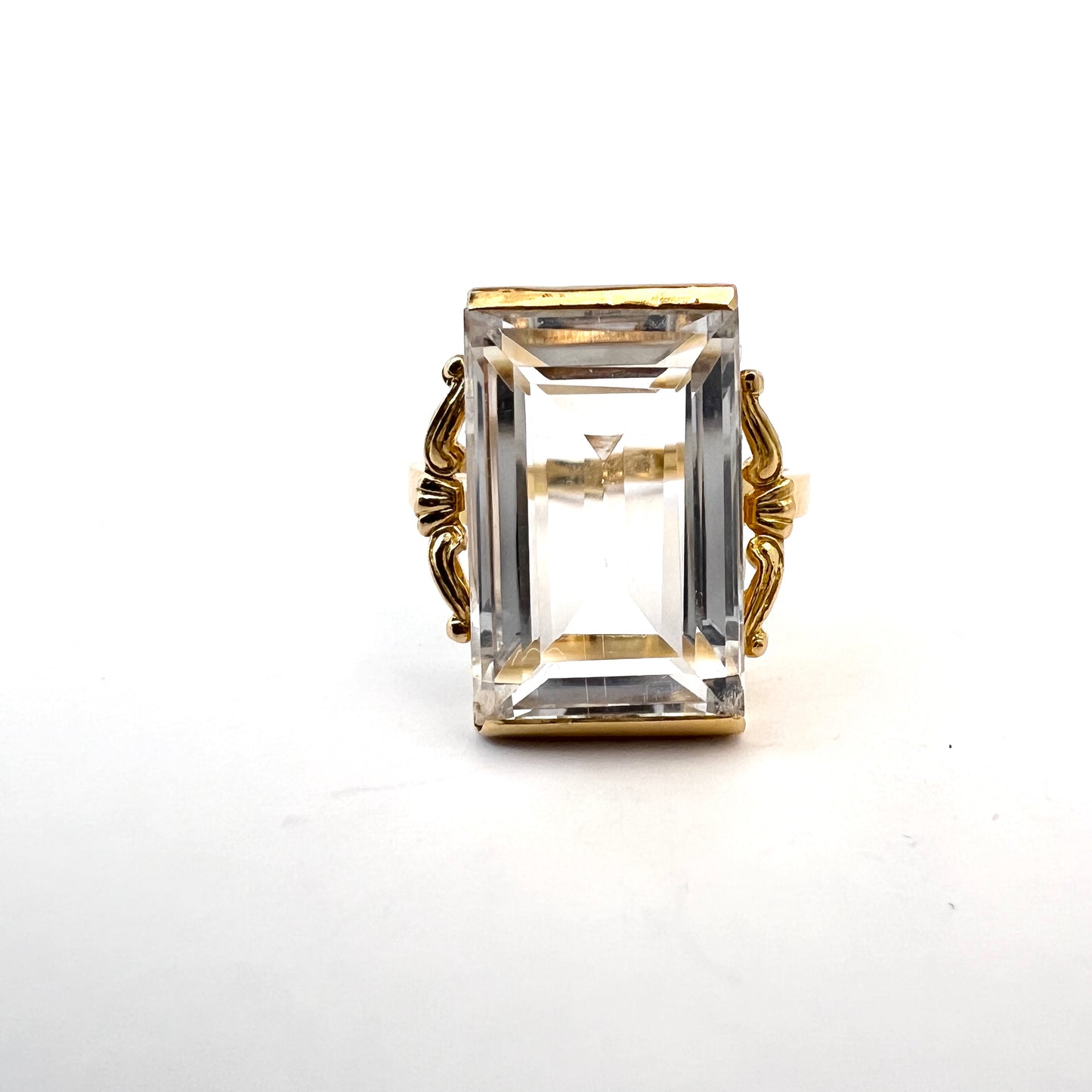 Bernhard Hertz, Sweden year 1950. Vintage 18k Gold Rock Crystal Cocktail Ring.