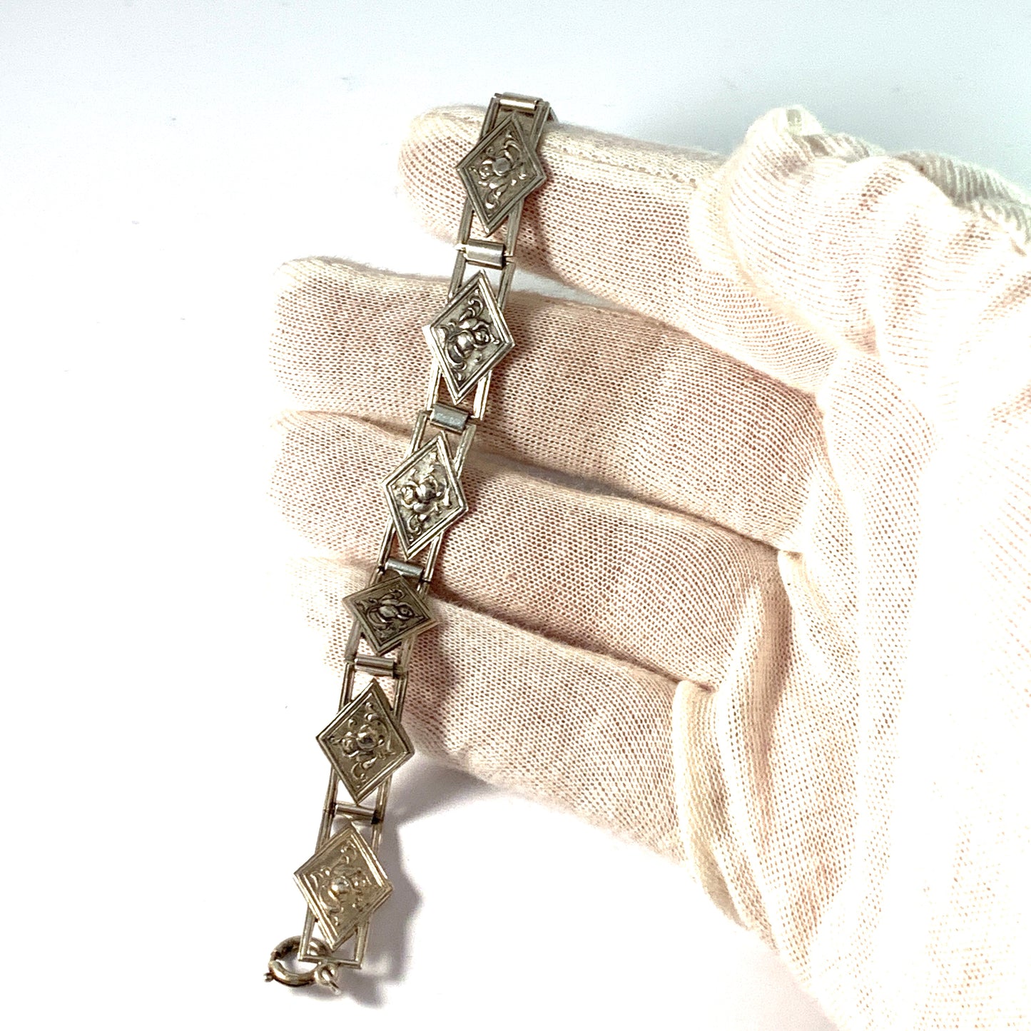 H Wist, Finland 1937. Vintage Art Deco Solid Silver Link Bracelet.