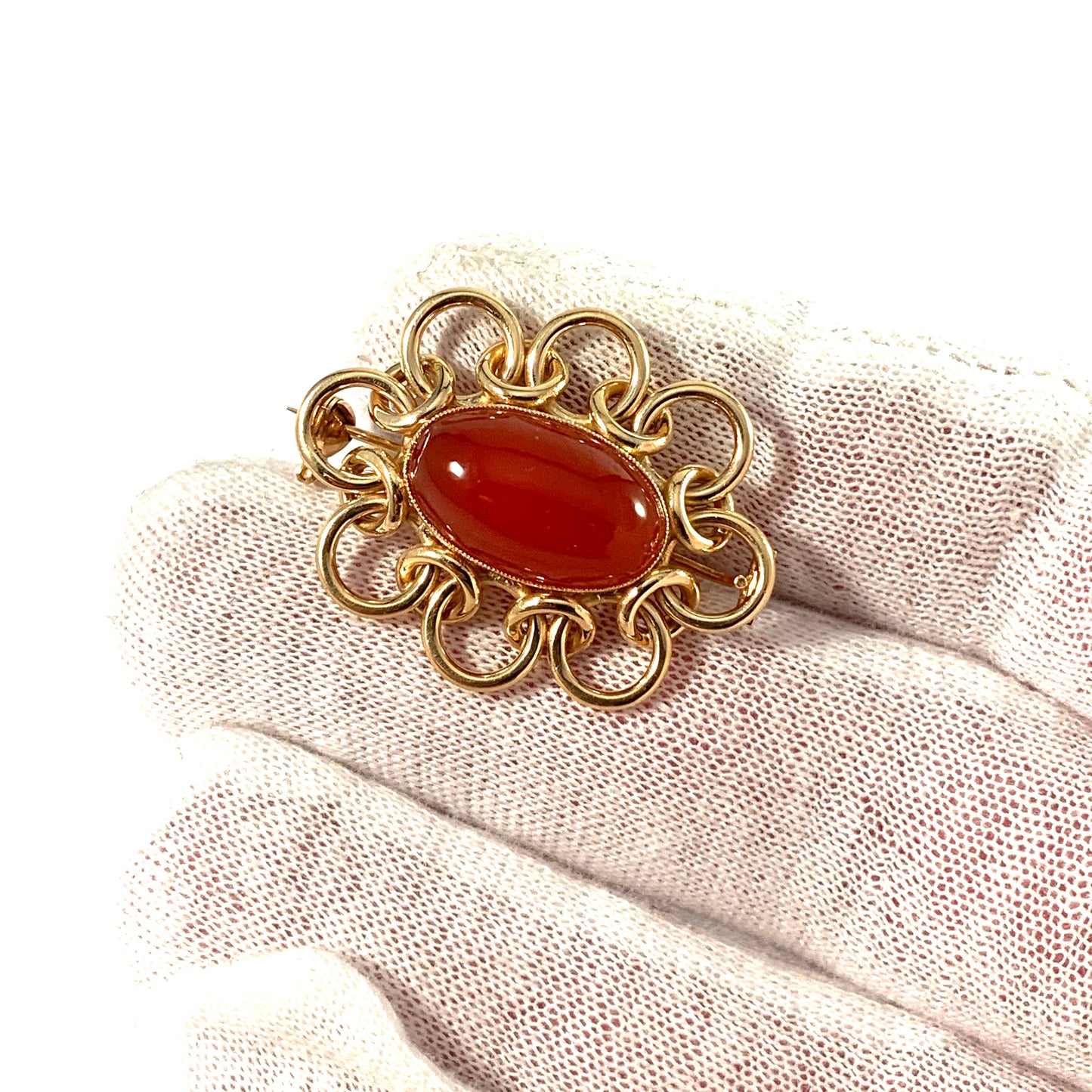 G Dahlgren, Sweden 1953. Mid Century 18k Gold Carnelian Brooch.