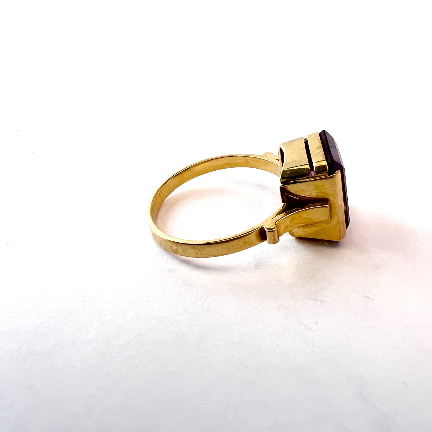 Örns Juvelatelje, Sweden 1964. Vintage 18k Gold Amethyst Ring.